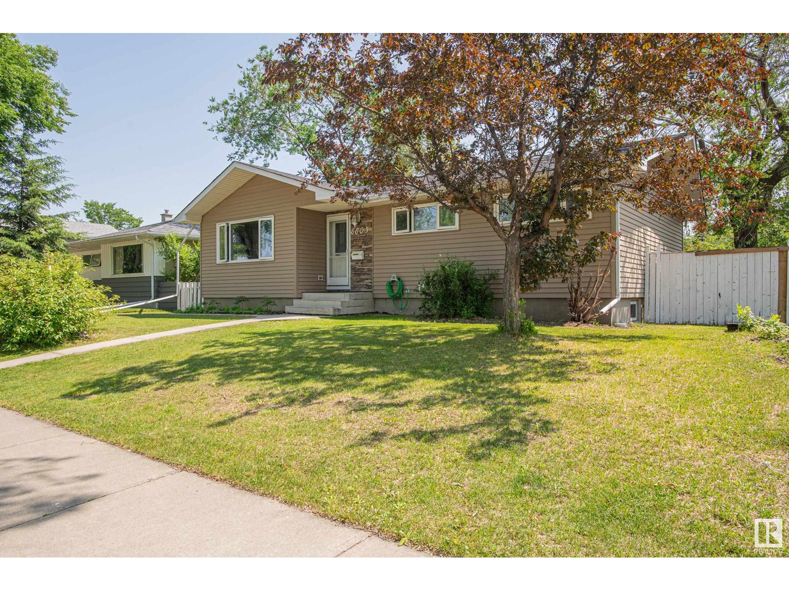 8803 160 St Nw, Edmonton, Alberta  T5R 2H6 - Photo 3 - E4449764