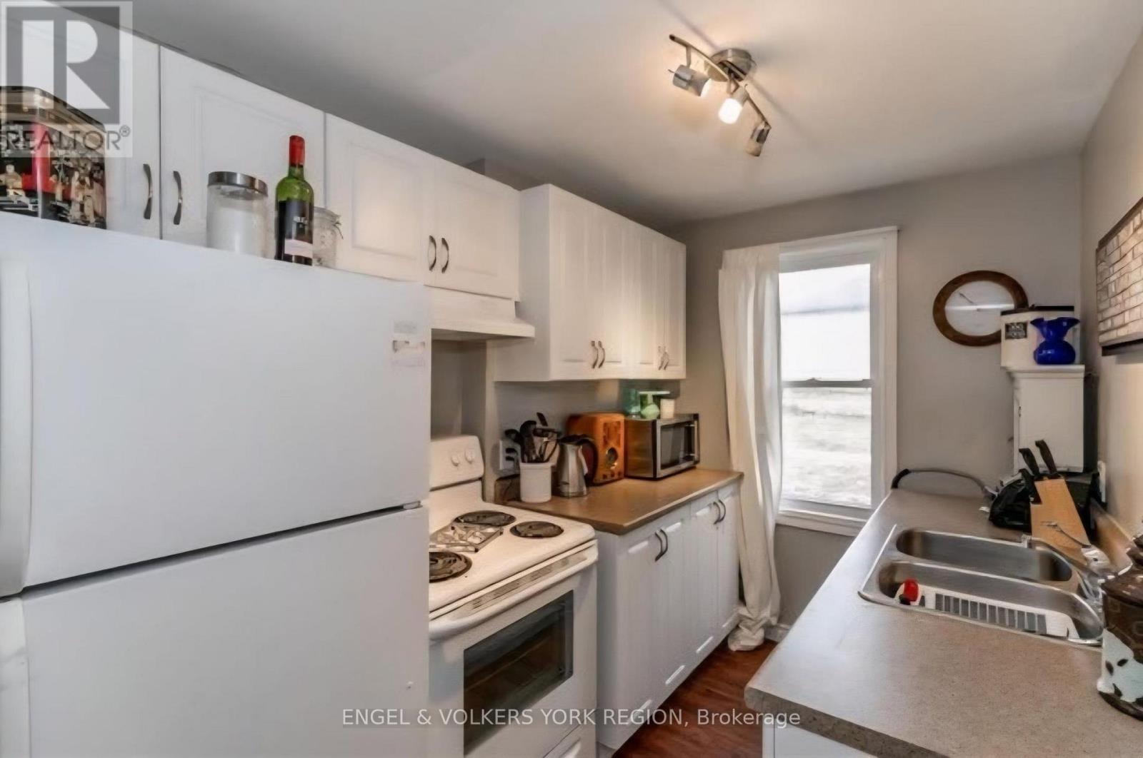 23 Lount Street, Barrie, Ontario  L4M 3E3 - Photo 5 - S12267183