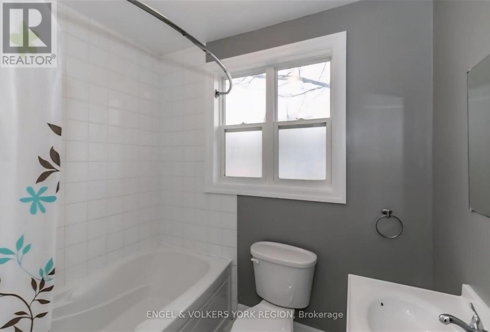 23 Lount Street, Barrie, Ontario  L4M 3E3 - Photo 12 - S12267183