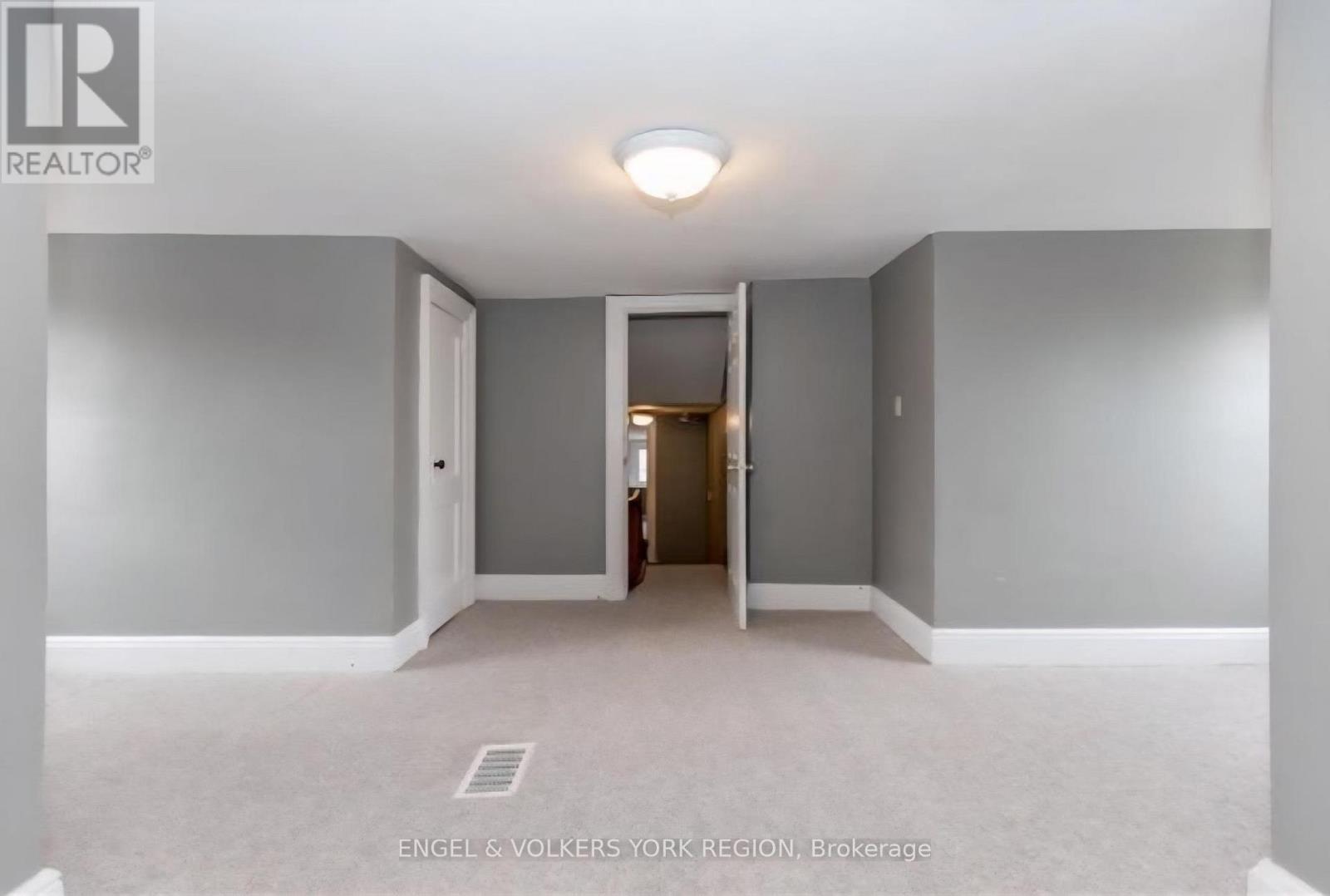 23 Lount Street, Barrie, Ontario  L4M 3E3 - Photo 9 - S12267183