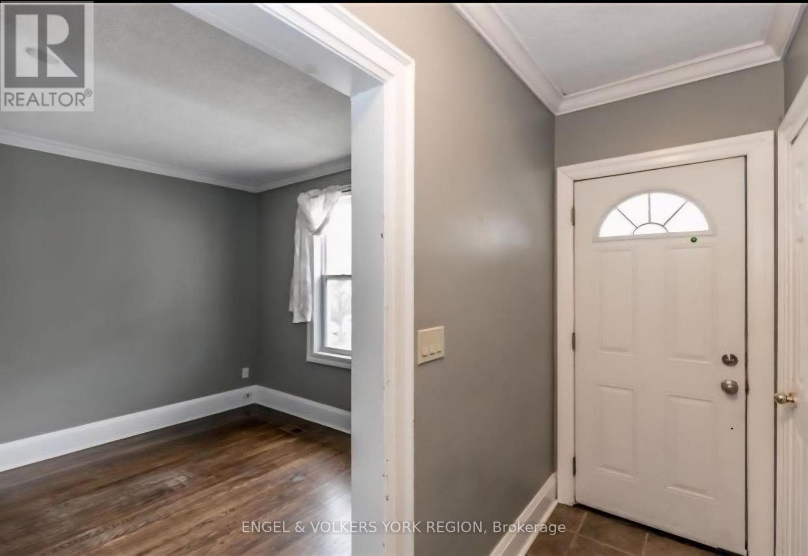 23 Lount Street, Barrie, Ontario  L4M 3E3 - Photo 4 - S12267183