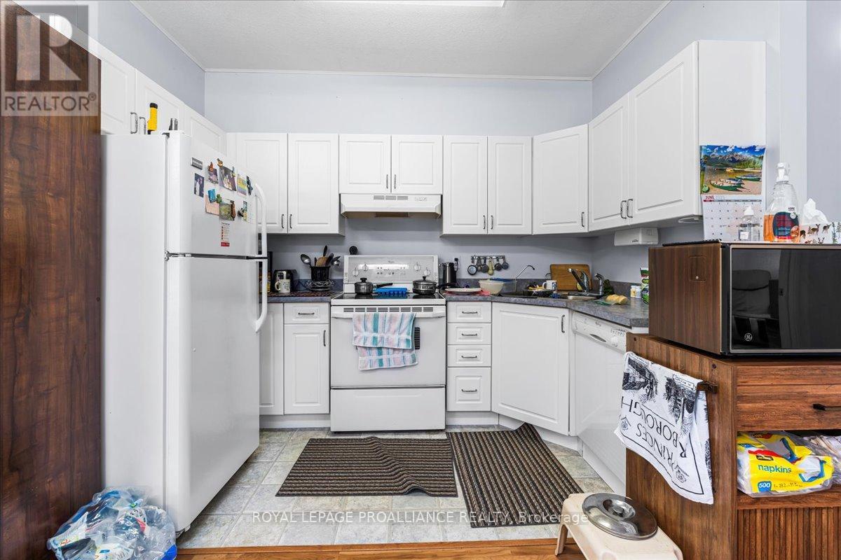 320 Colborne Street, Tweed, Ontario K0K 3J0 - Photo 15 - X12308316