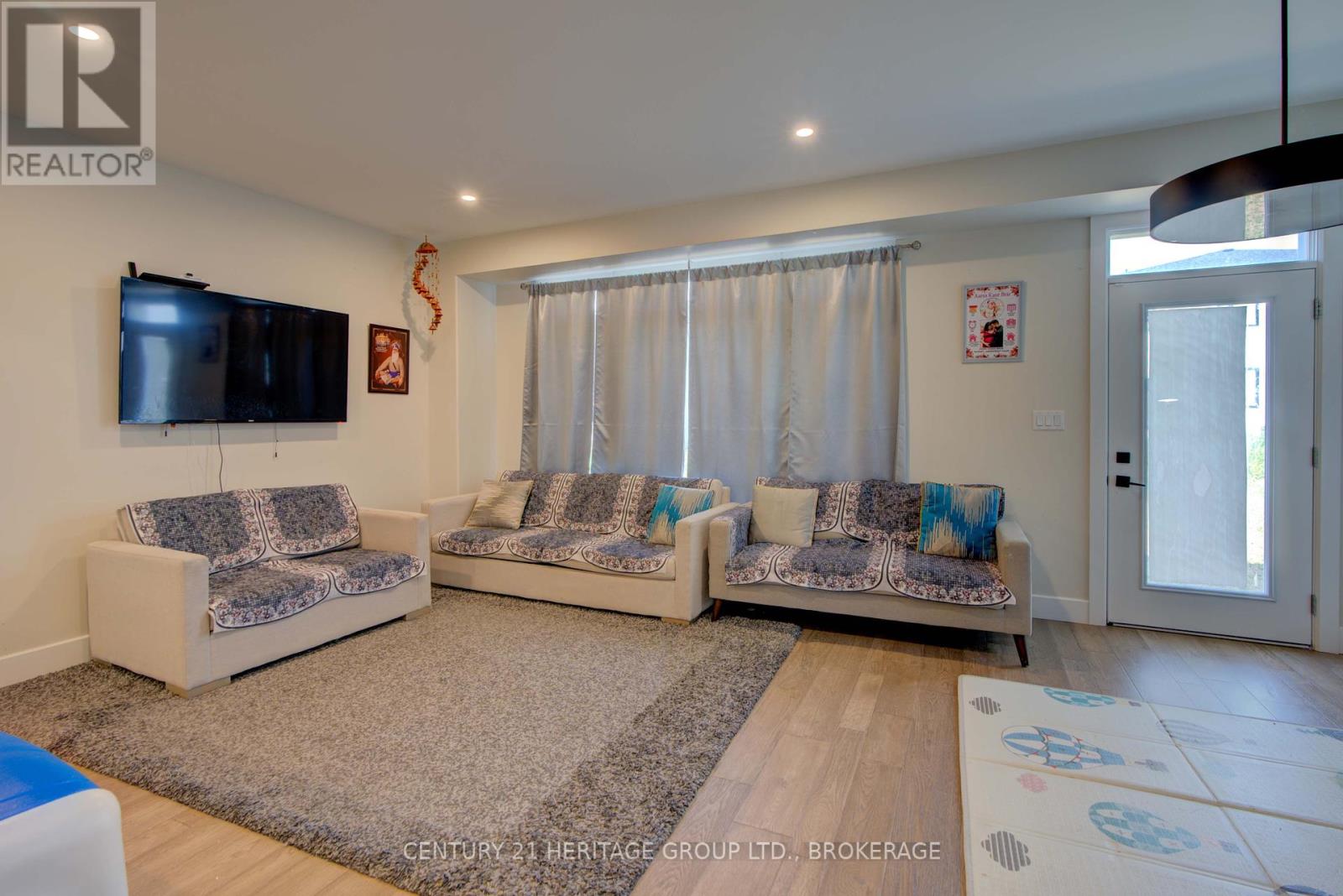 28 Dusenbury Drive, Loyalist, Ontario  K0H 2H0 - Photo 14 - X12308183
