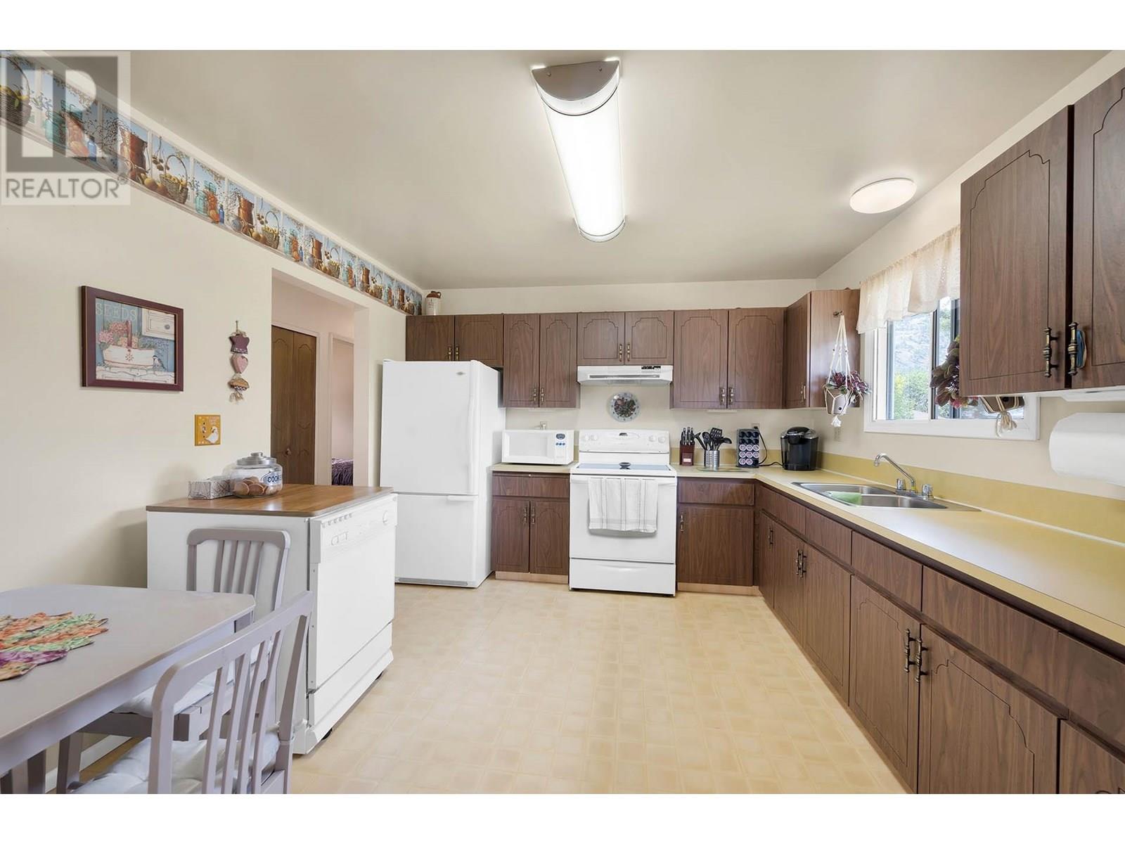 Property at 628 BISSETTE Road image 5