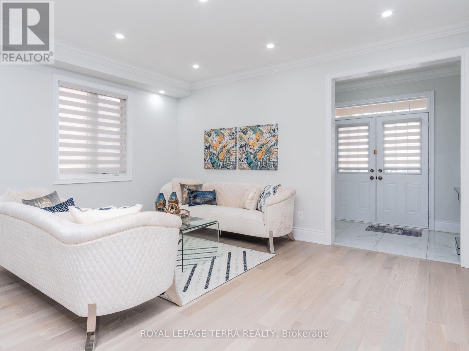 Property at 114 FOLGATE CRESCENT image 4