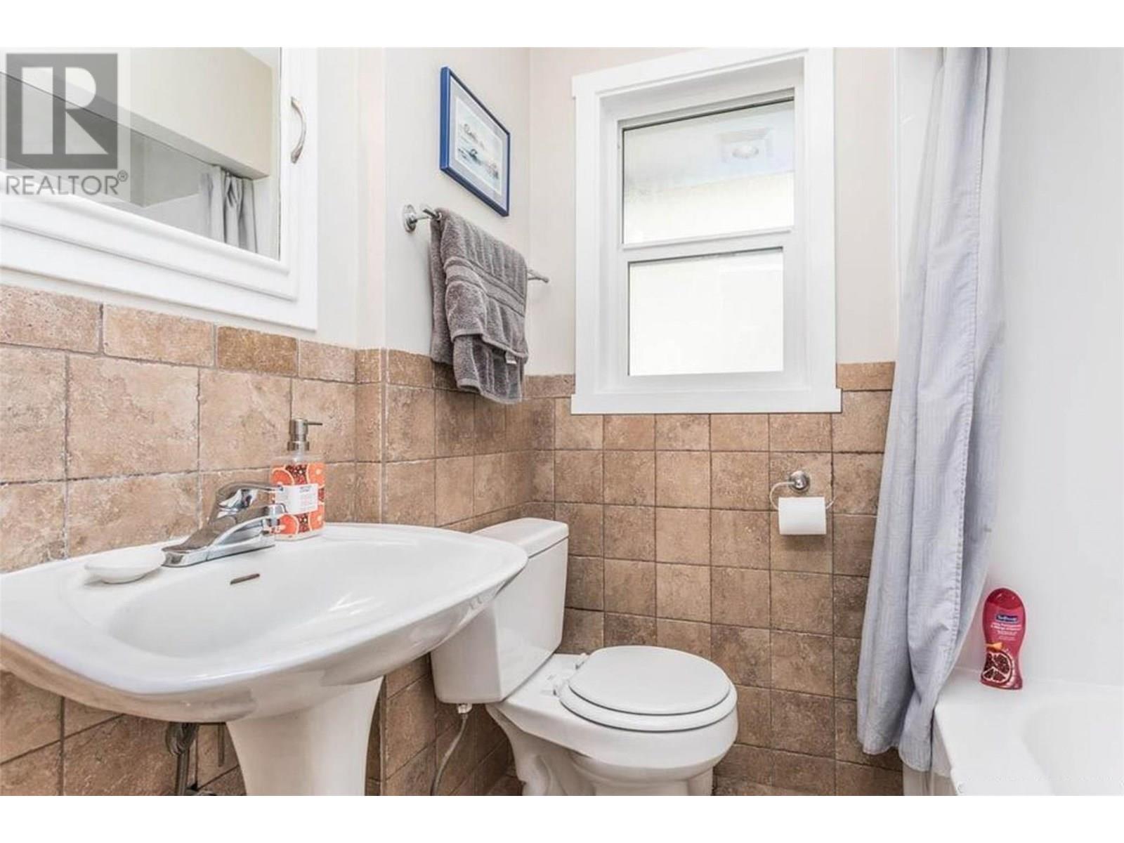 Photo 18 at 930 - 932 Lawson Avenue, Kelowna North, Kelowna Photo 18 at 930 - 932 Lawson Avenue, Kelowna North, Kelowna