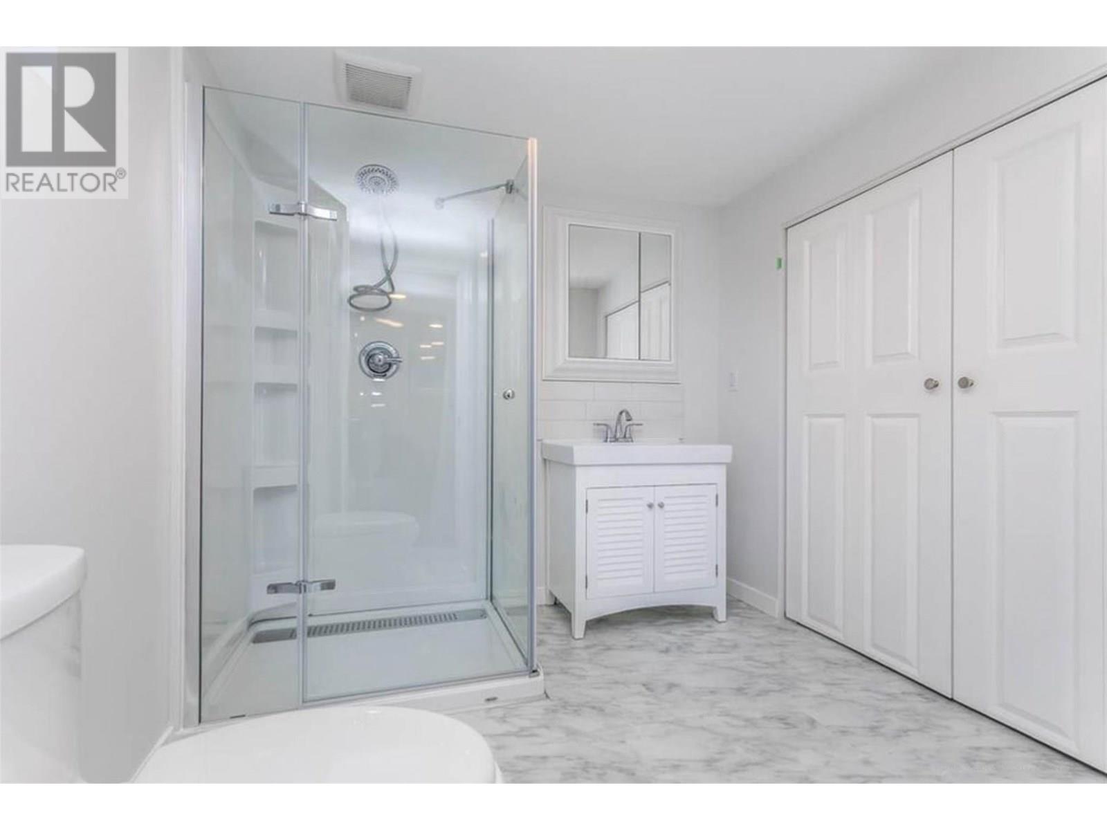 Photo 8 at 930 - 932 Lawson Avenue, Kelowna North, Kelowna Photo 8 at 930 - 932 Lawson Avenue, Kelowna North, Kelowna