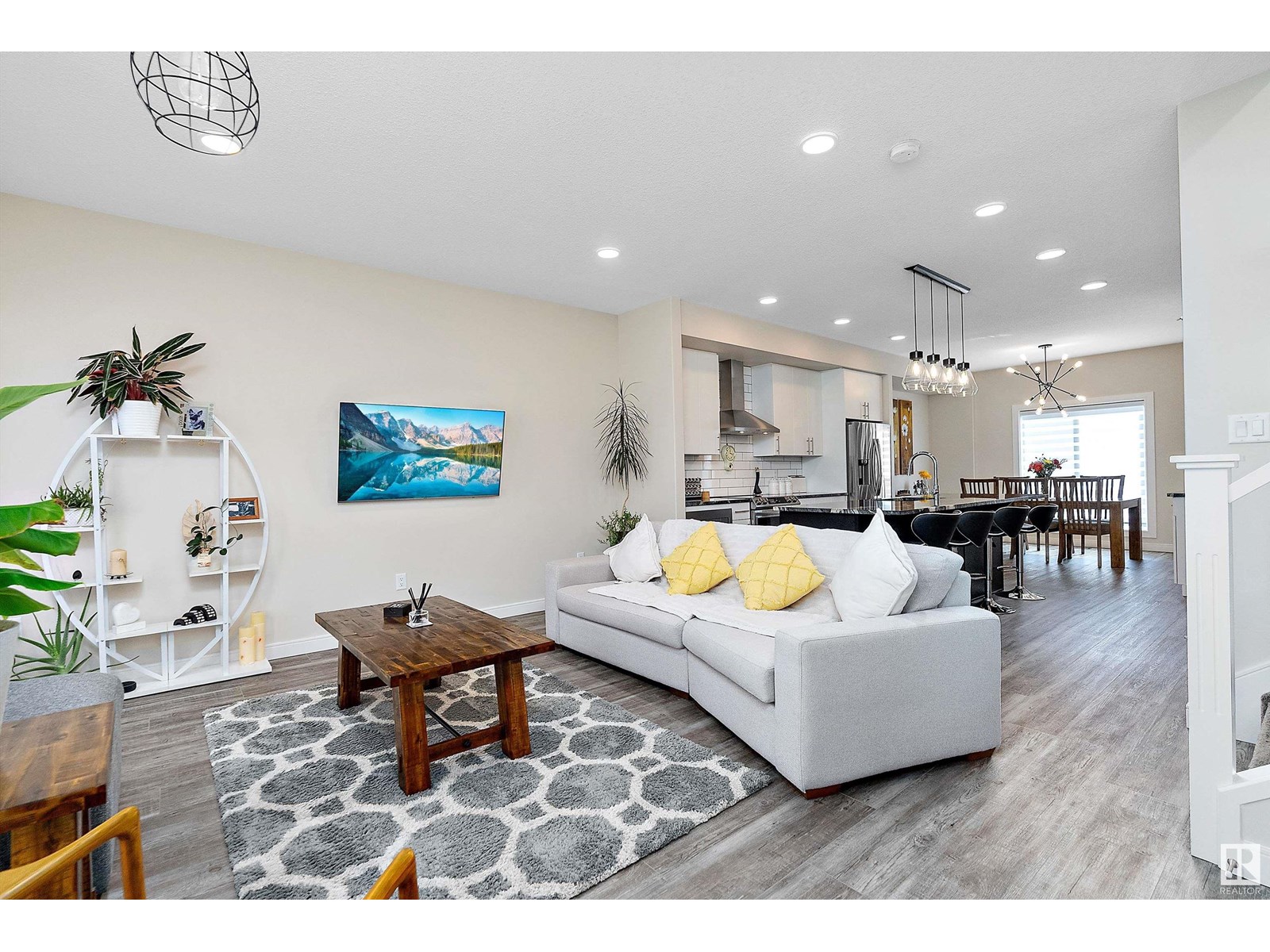 Property at 7819 YORKE RD NW image 3