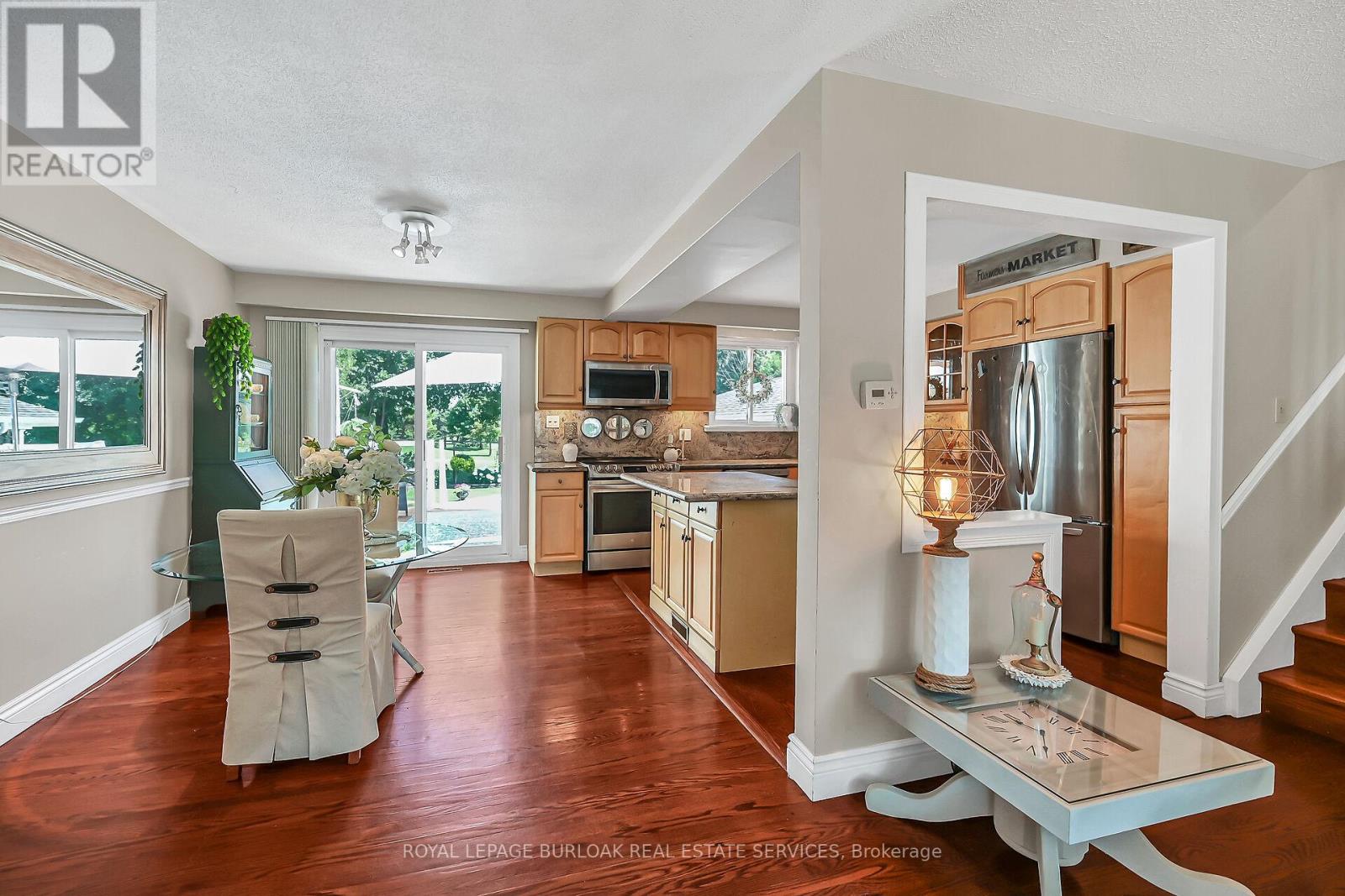 92 Osborne Crescent, Oakville, Ontario  L6H 1G1 - Photo 13 - W12308396