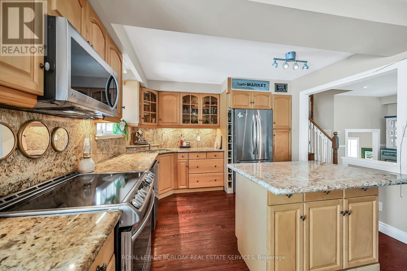 92 Osborne Crescent, Oakville, Ontario  L6H 1G1 - Photo 15 - W12308396