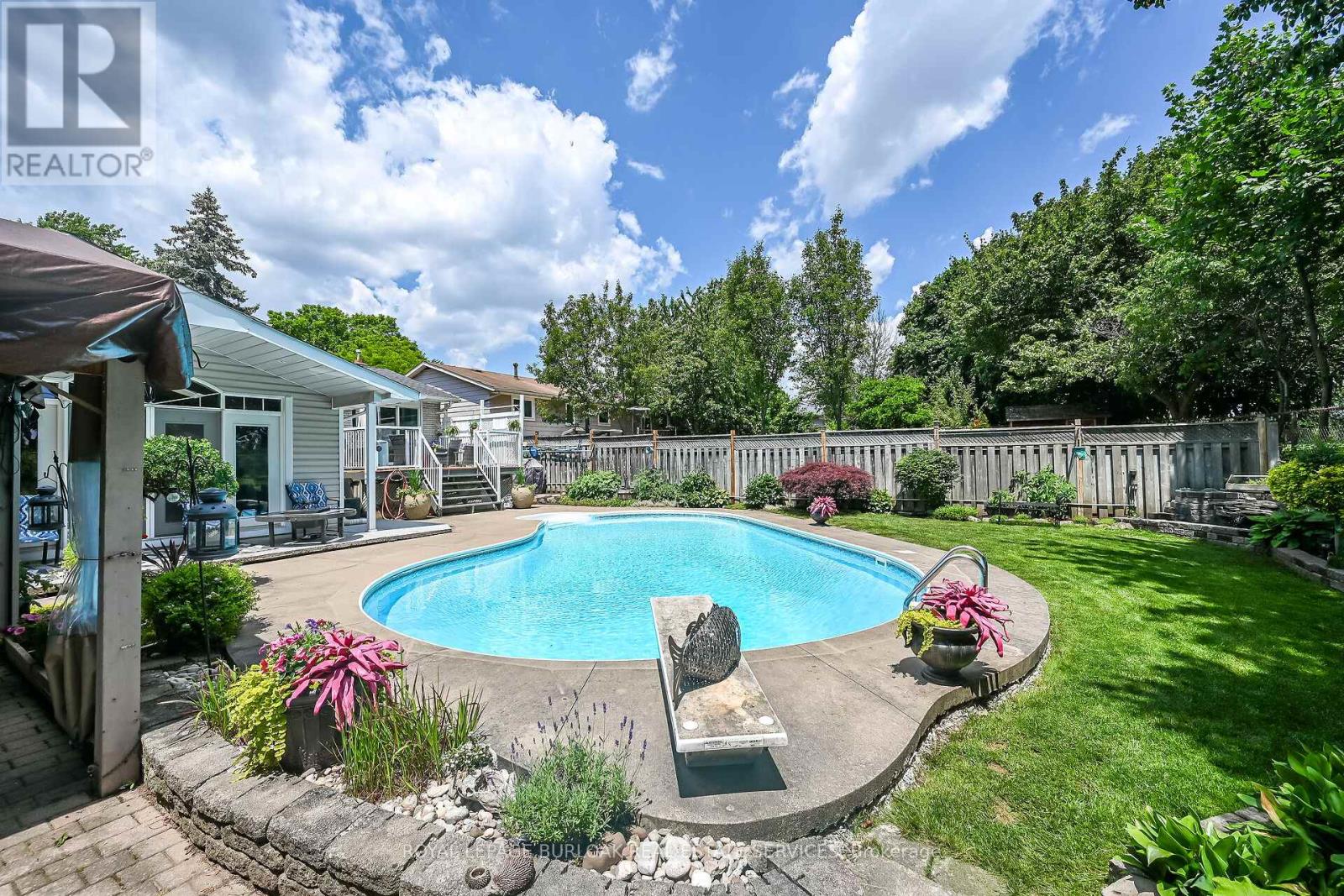 92 Osborne Crescent, Oakville, Ontario  L6H 1G1 - Photo 36 - W12308396