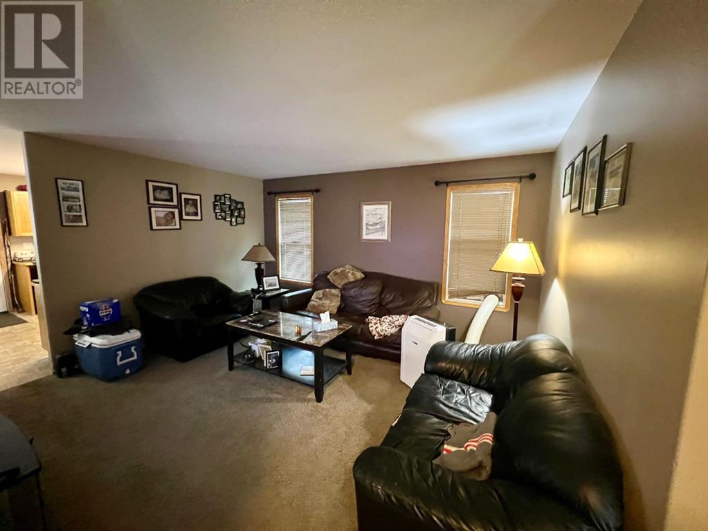 Property at 660 Red Oak Close image 3