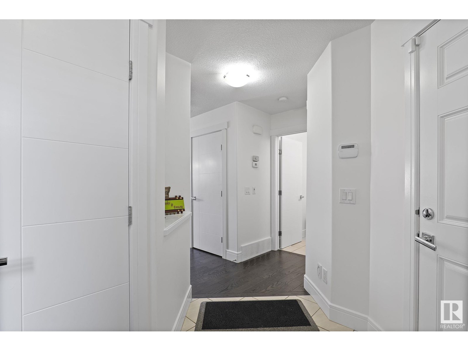 Property at 611 40 AV NW image 2