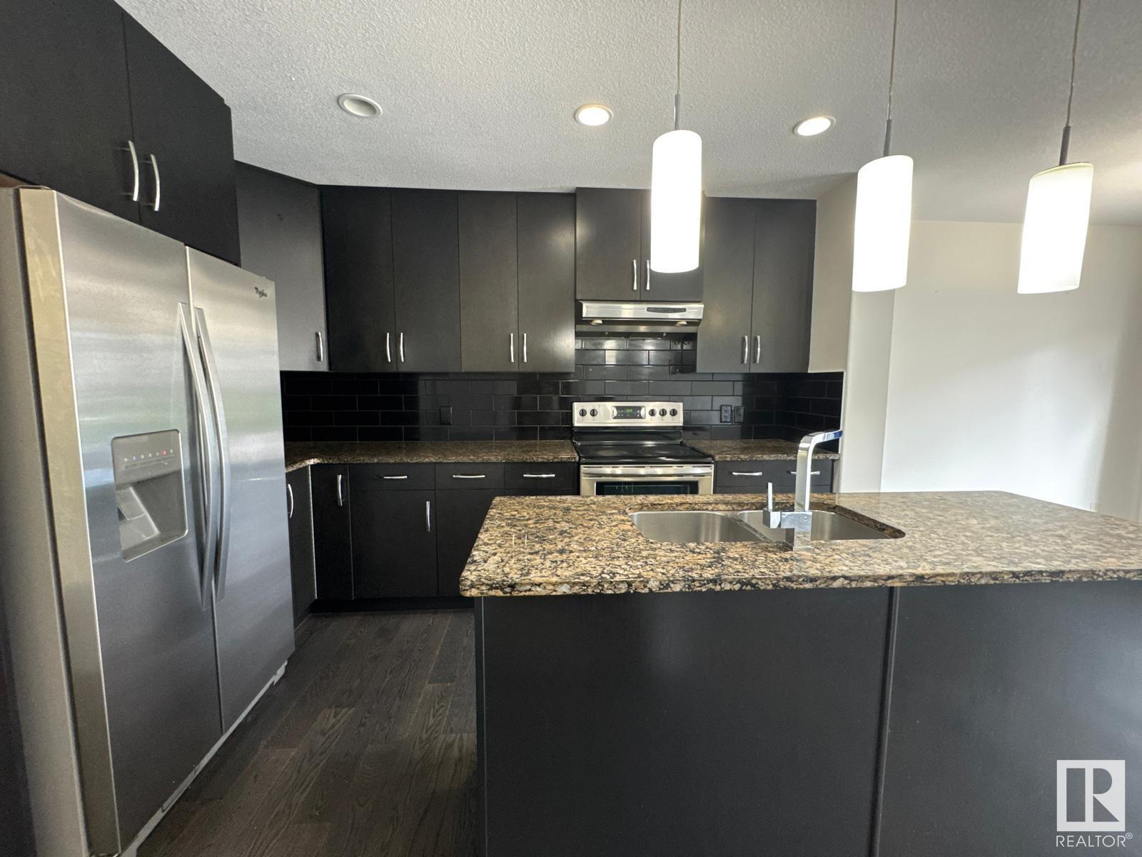 Property at 611 40 AV NW image 3