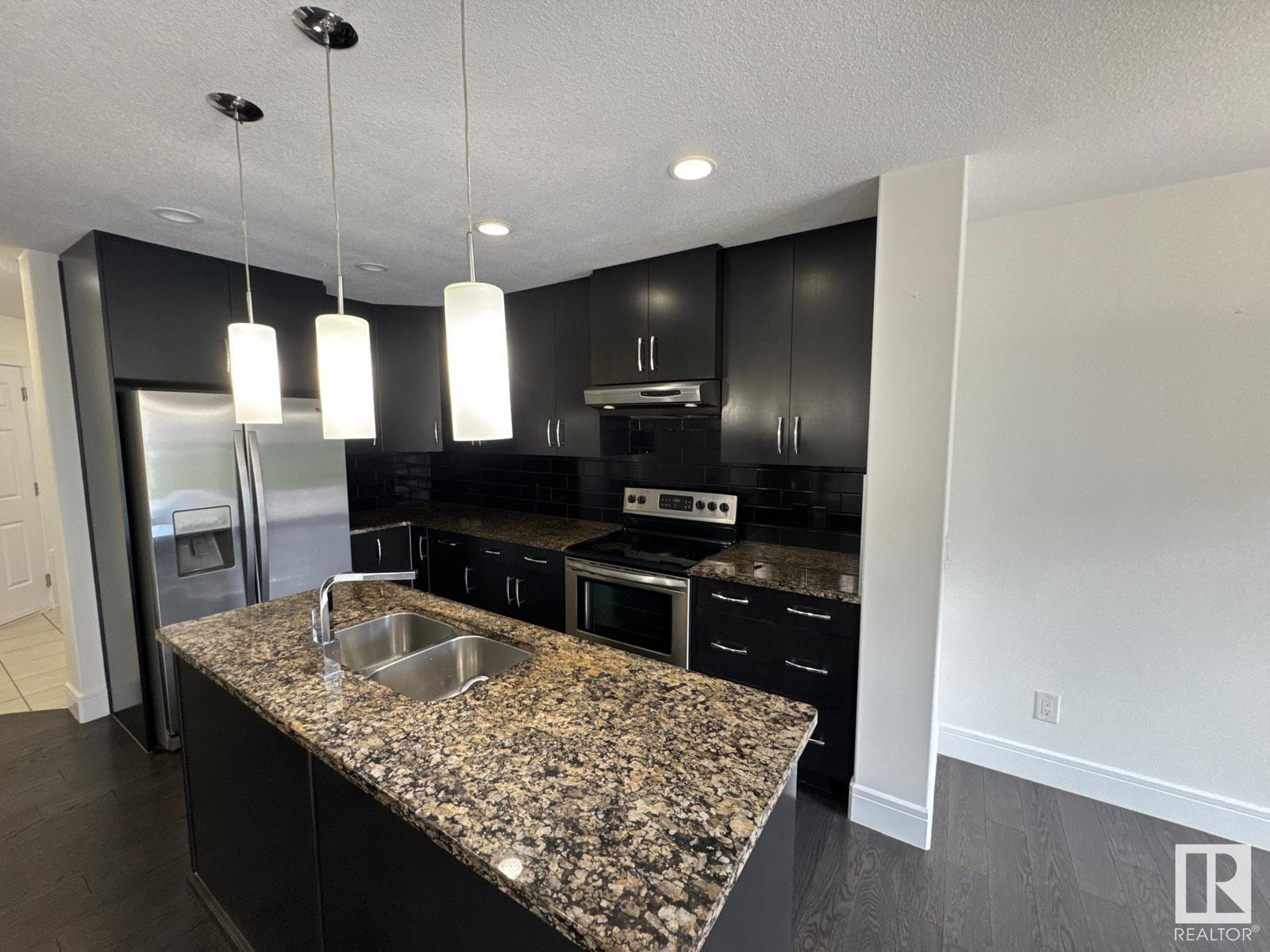 Property at 611 40 AV NW image 4