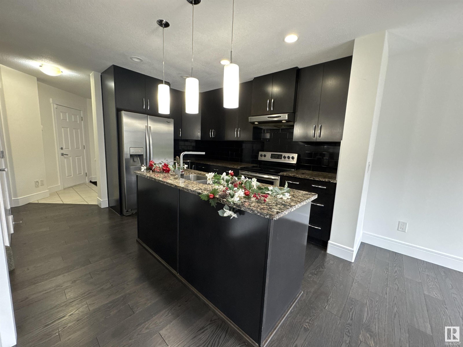Property at 611 40 AV NW image 5
