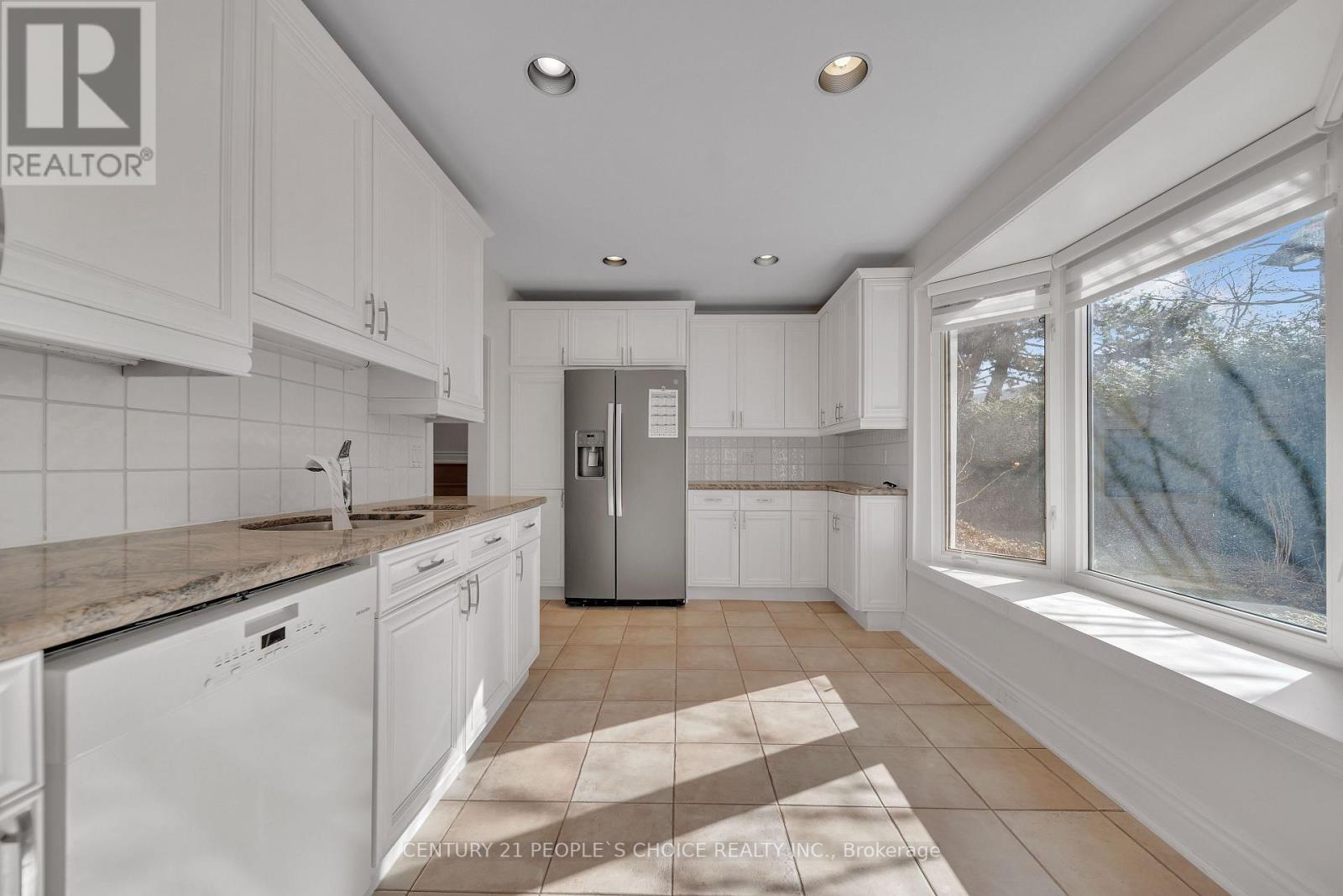 26 Paultiel Drive, Toronto (Newtonbrook East), Ontario  M2M 3P3 - Photo 15 - C12308410