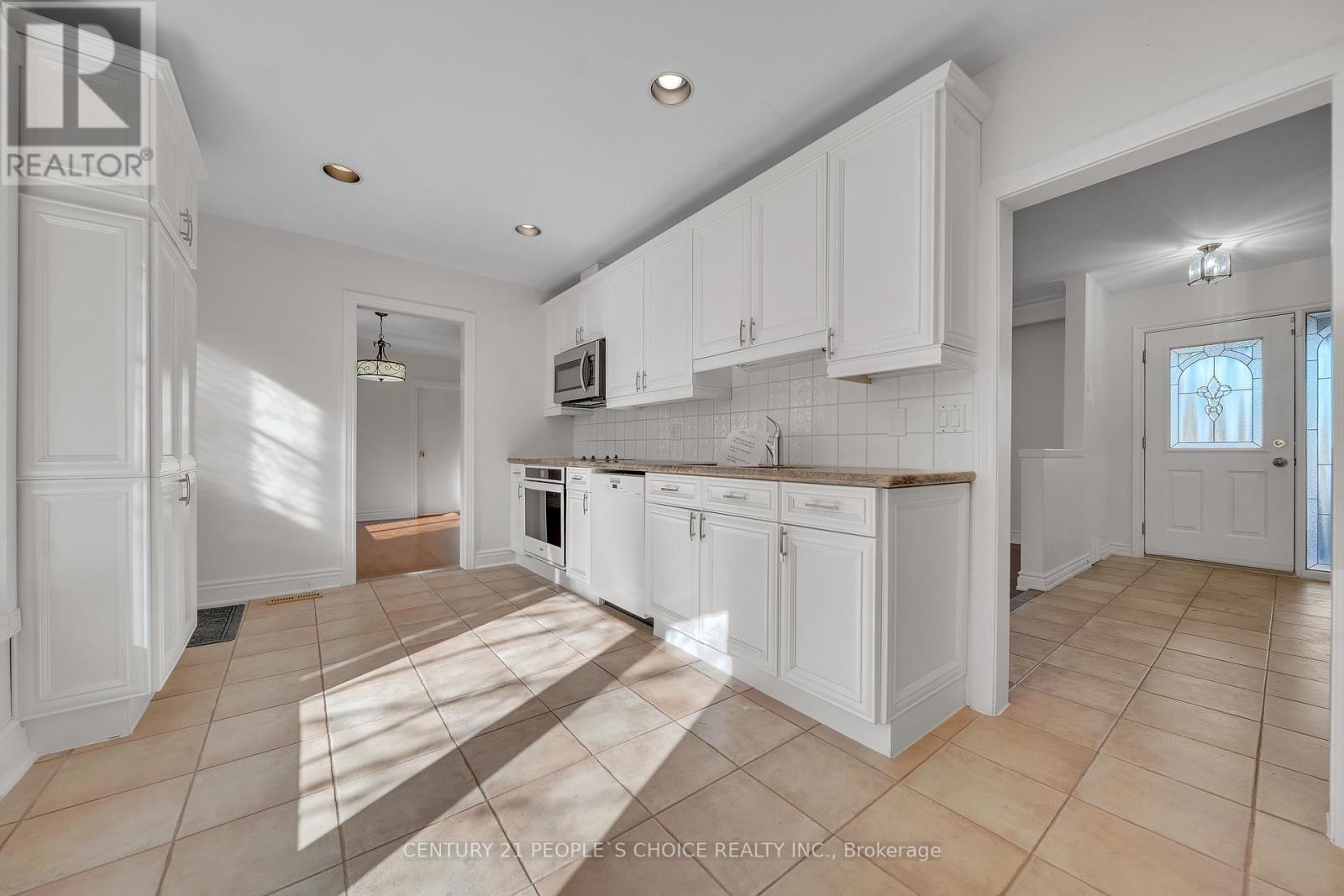 26 Paultiel Drive, Toronto (Newtonbrook East), Ontario  M2M 3P3 - Photo 17 - C12308410