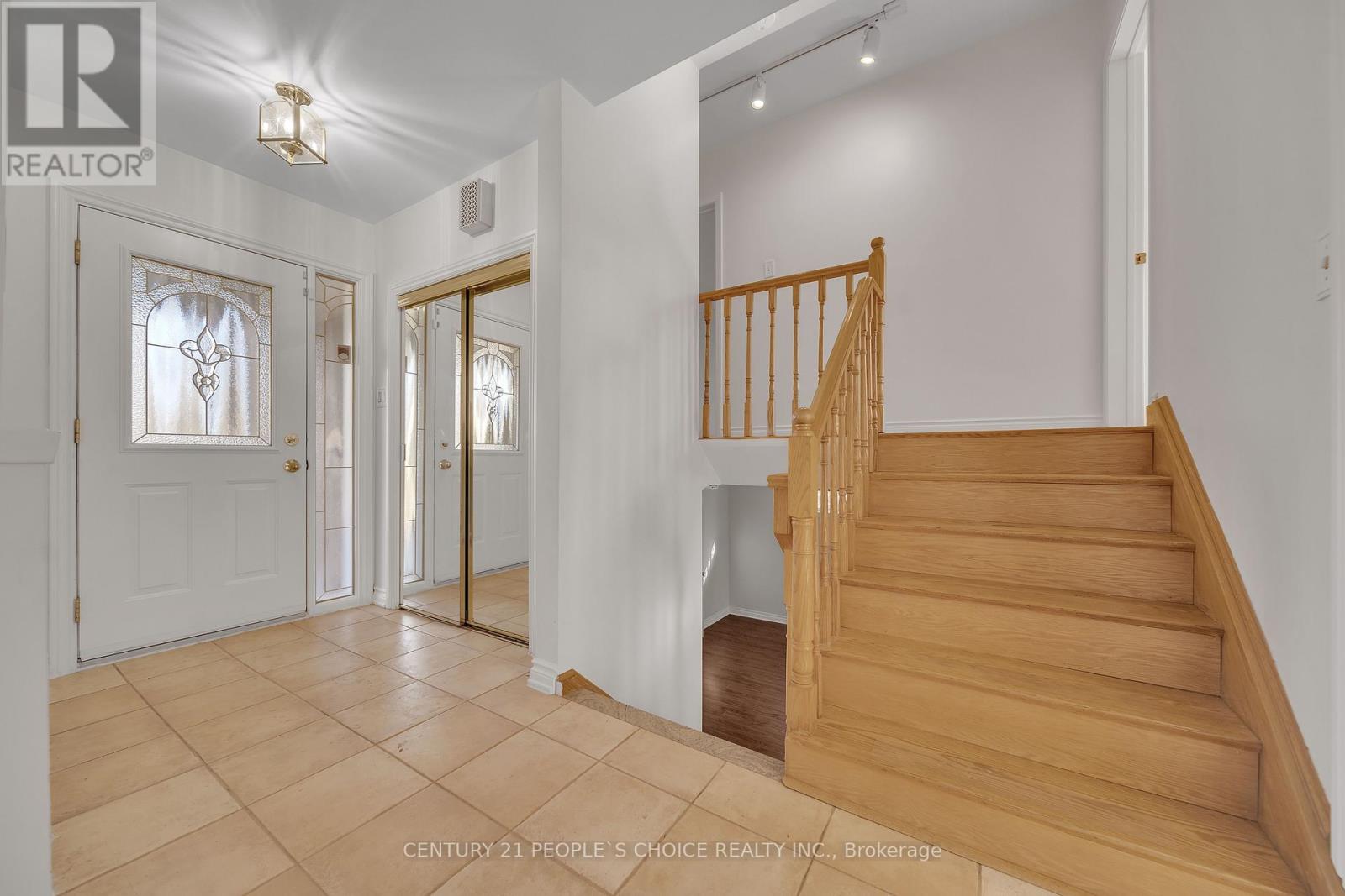 26 Paultiel Drive, Toronto (Newtonbrook East), Ontario  M2M 3P3 - Photo 6 - C12308410