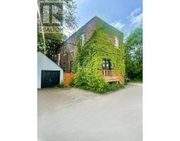 156 SUSSEX MEWS, Toronto, Ontario
