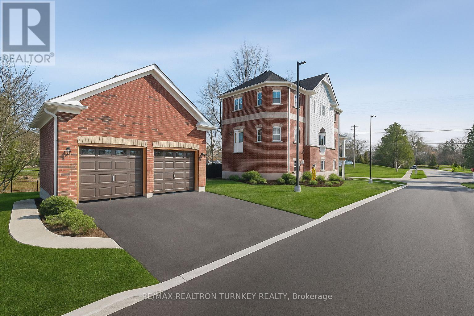 2 Ravenscraig Place, Innisfil, Ontario  L0L 1L0 - Photo 1 - N12308434