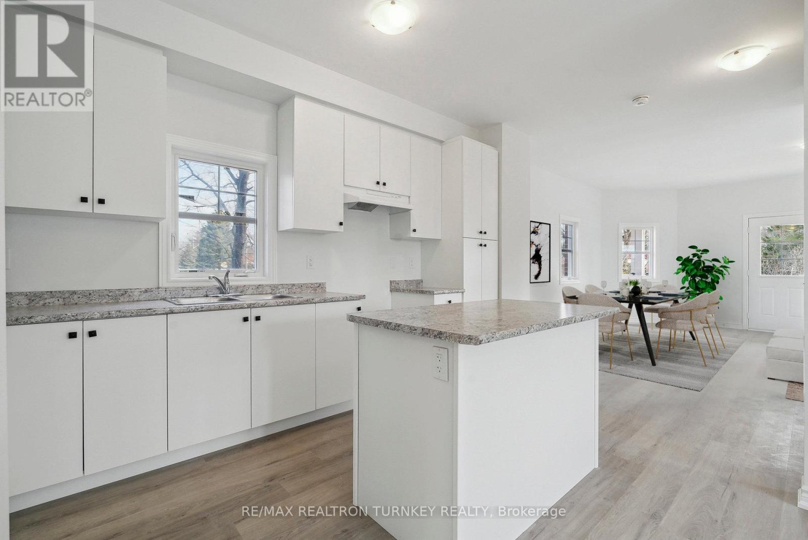 2 Ravenscraig Place, Innisfil, Ontario  L0L 1L0 - Photo 10 - N12308434