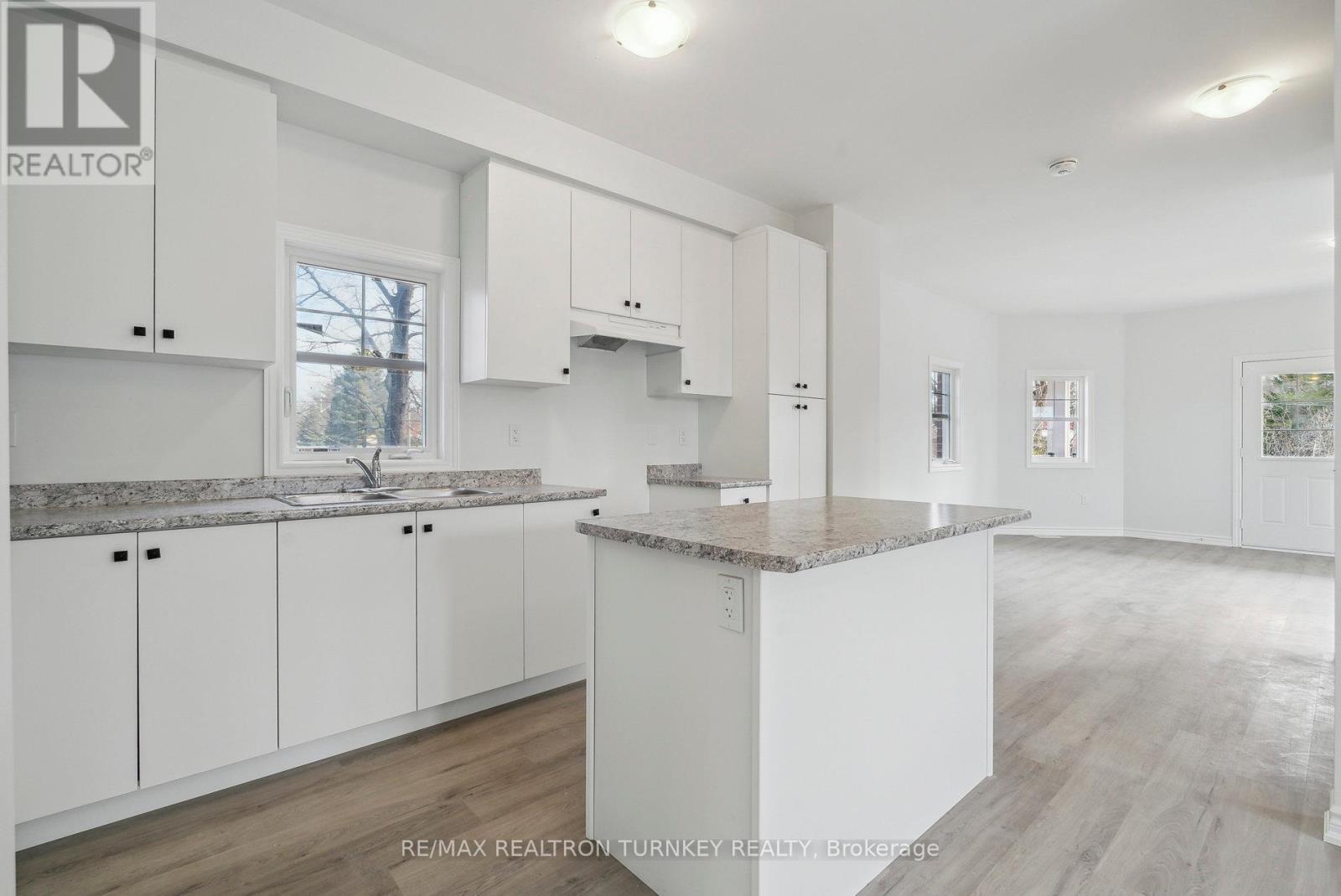2 Ravenscraig Place, Innisfil, Ontario  L0L 1L0 - Photo 11 - N12308434