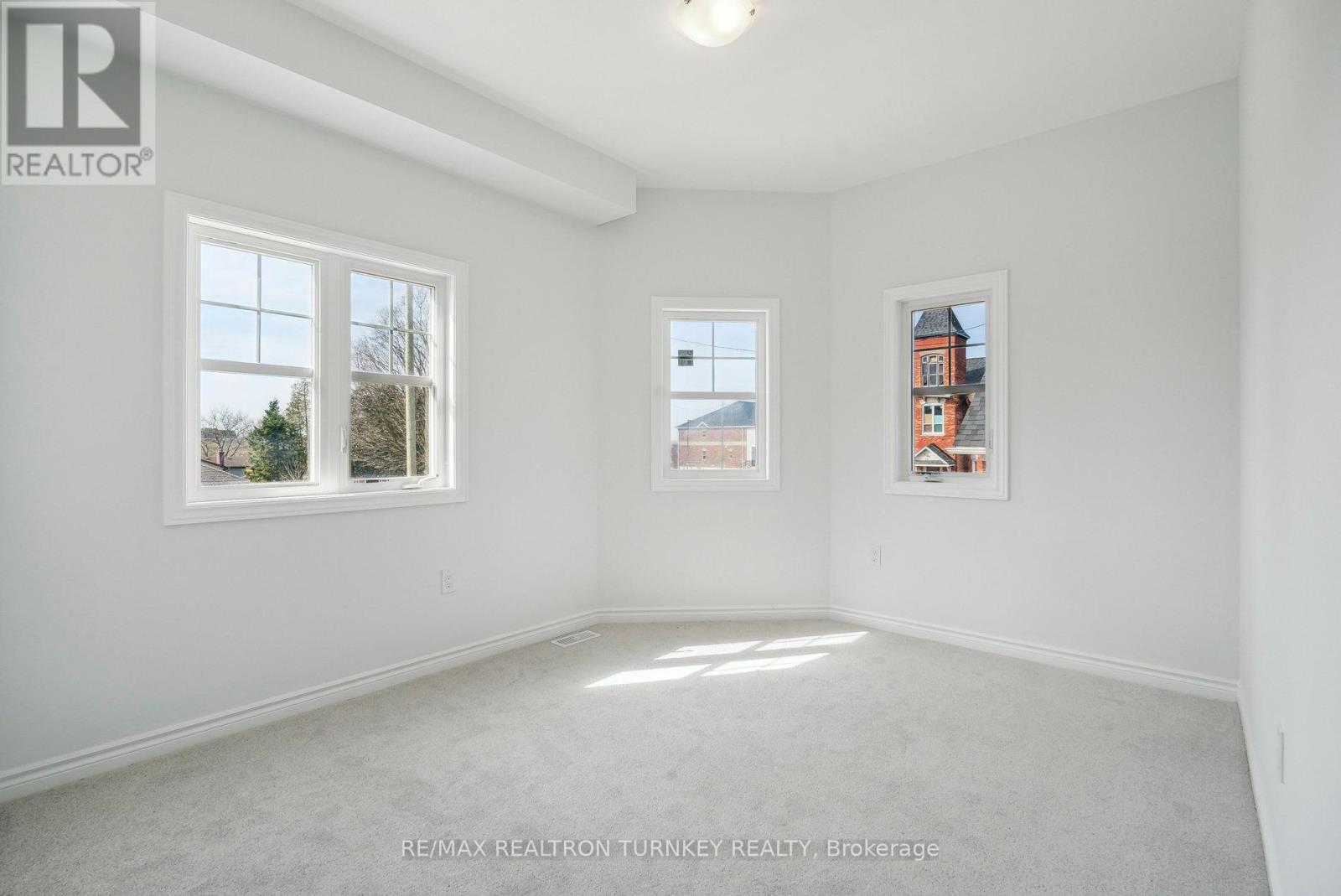 2 Ravenscraig Place, Innisfil, Ontario  L0L 1L0 - Photo 16 - N12308434
