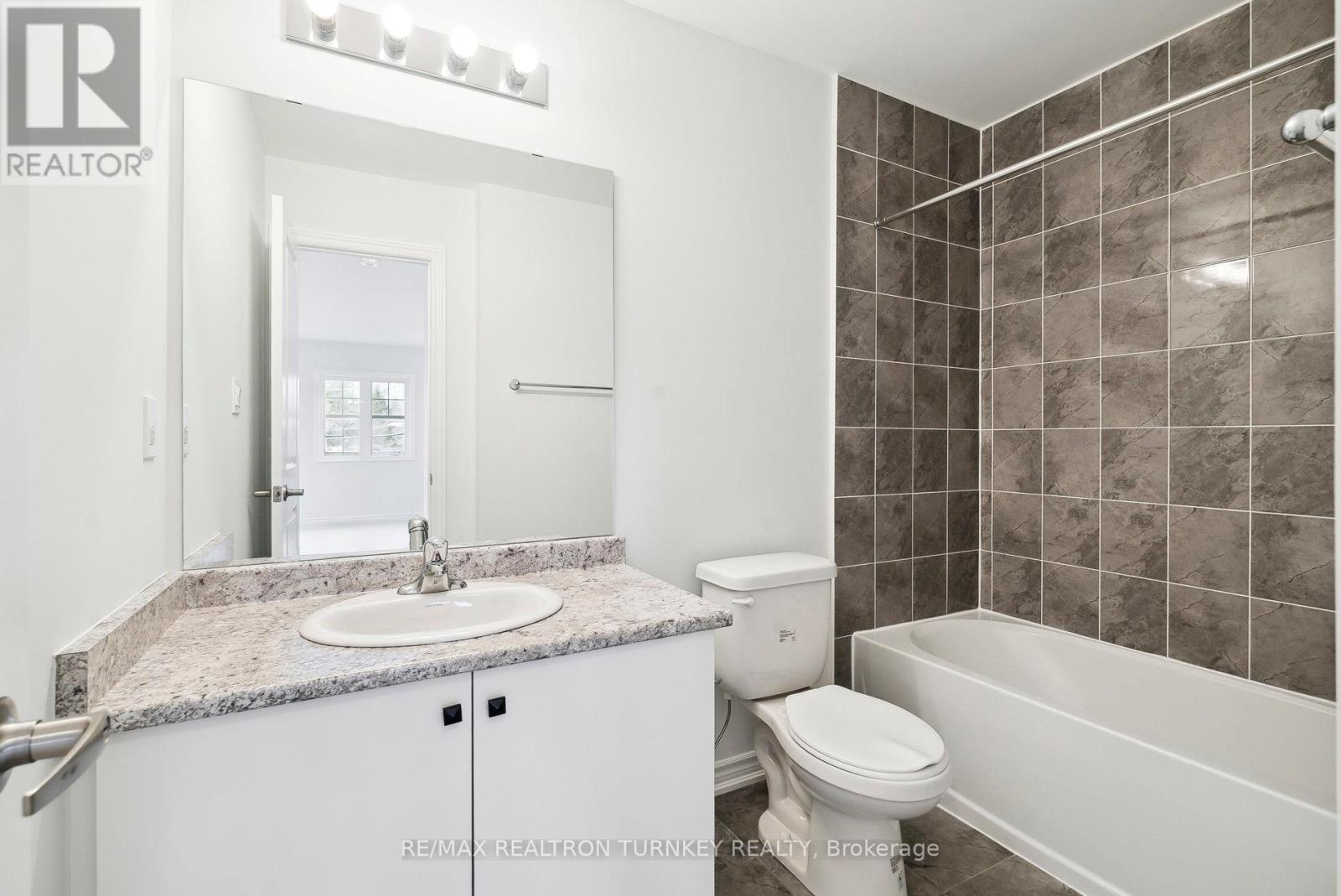 2 Ravenscraig Place, Innisfil, Ontario  L0L 1L0 - Photo 22 - N12308434