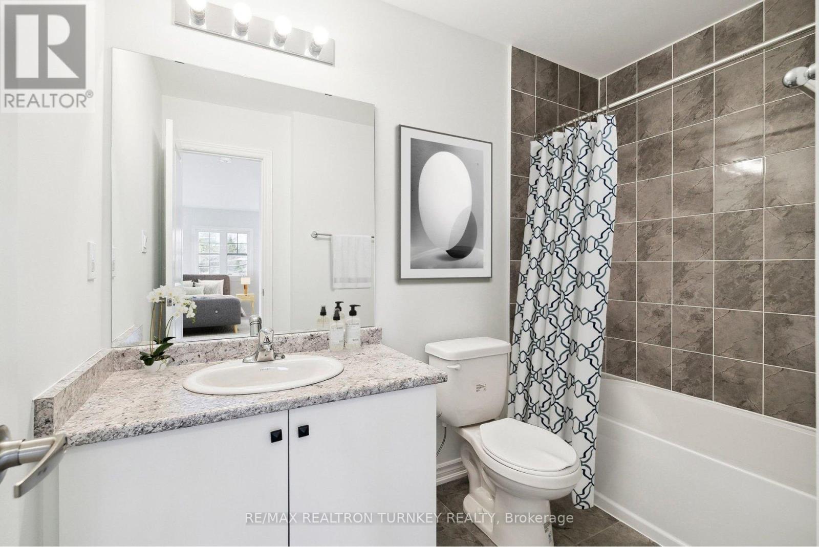 2 Ravenscraig Place, Innisfil, Ontario  L0L 1L0 - Photo 23 - N12308434