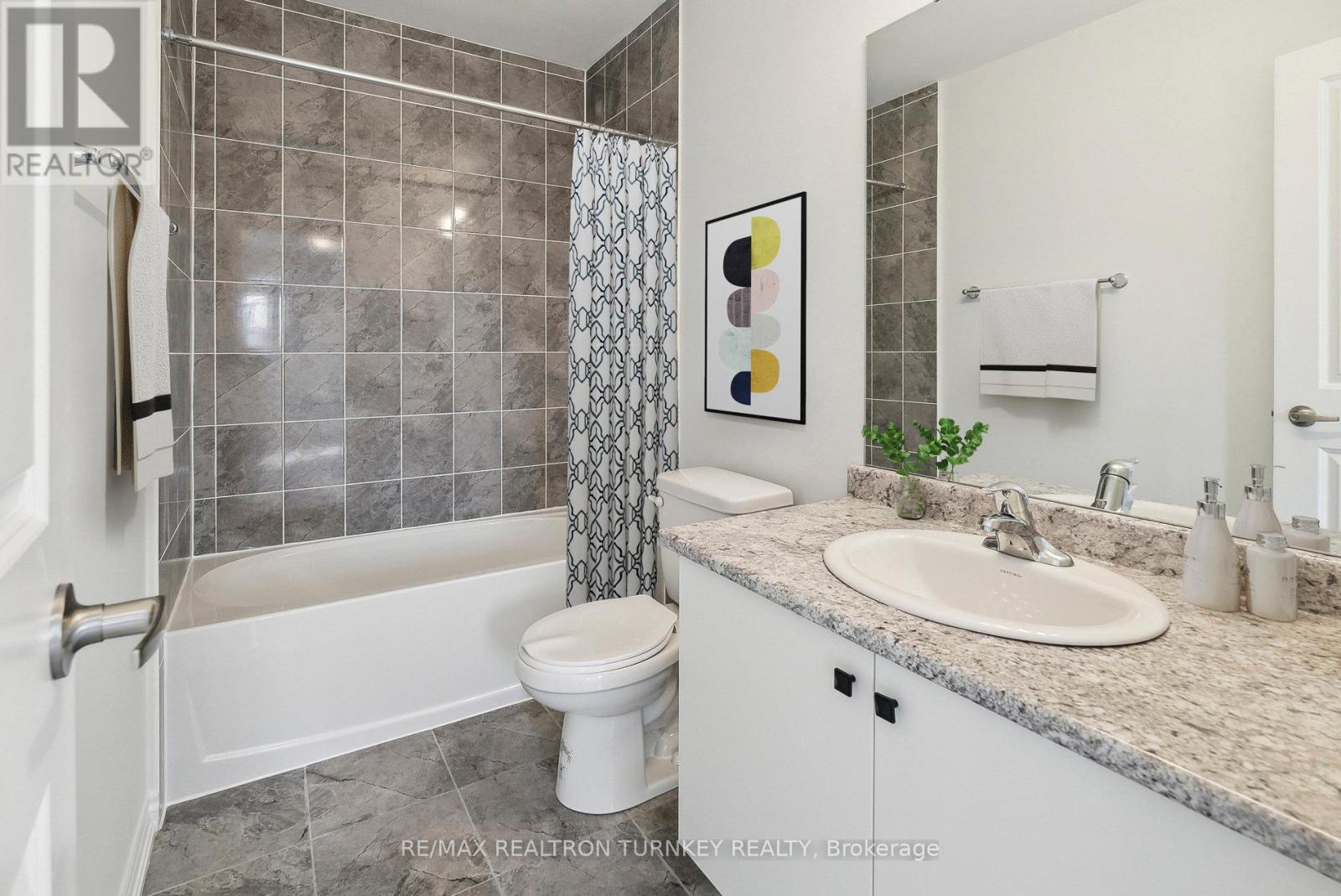 2 Ravenscraig Place, Innisfil, Ontario  L0L 1L0 - Photo 24 - N12308434