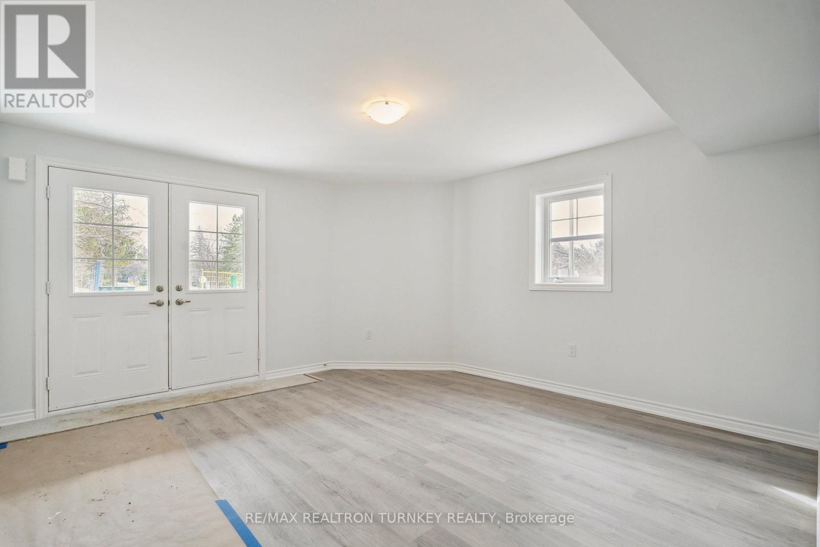 2 Ravenscraig Place, Innisfil, Ontario  L0L 1L0 - Photo 3 - N12308434