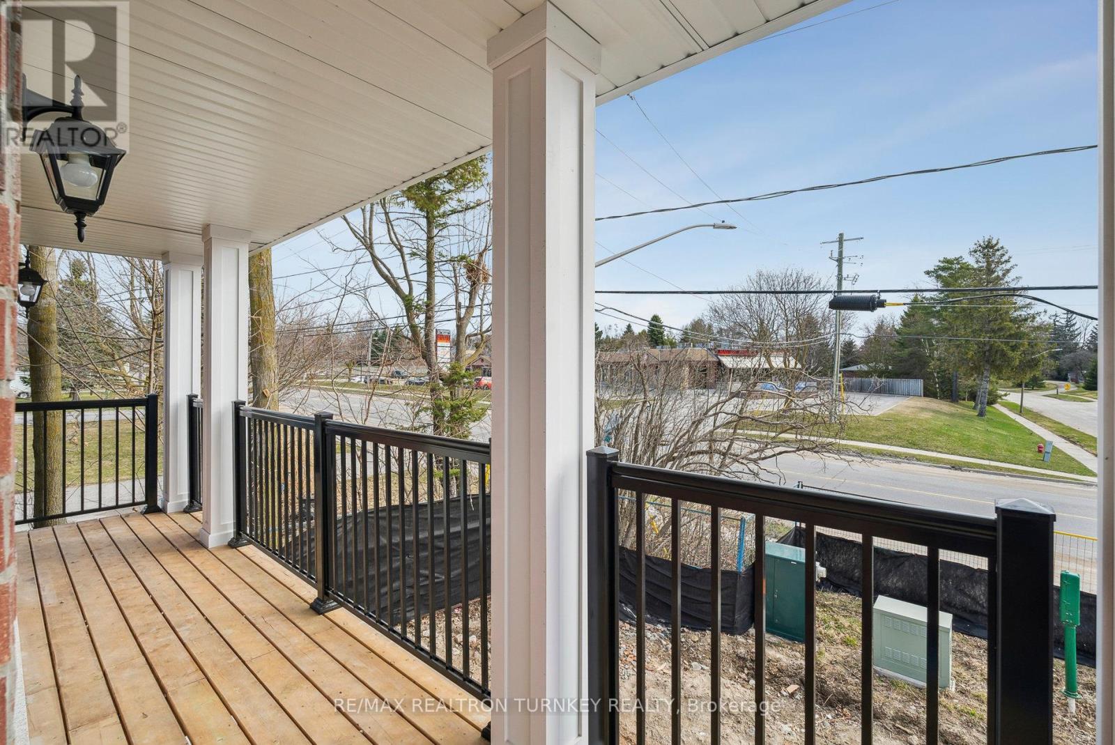 2 Ravenscraig Place, Innisfil, Ontario  L0L 1L0 - Photo 7 - N12308434