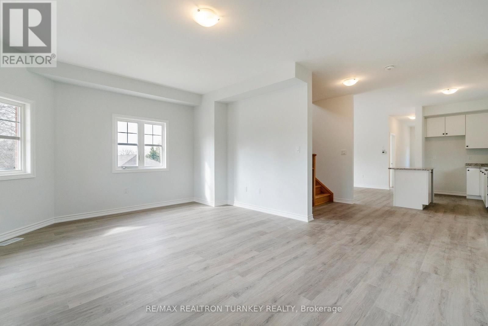 2 Ravenscraig Place, Innisfil, Ontario  L0L 1L0 - Photo 9 - N12308434