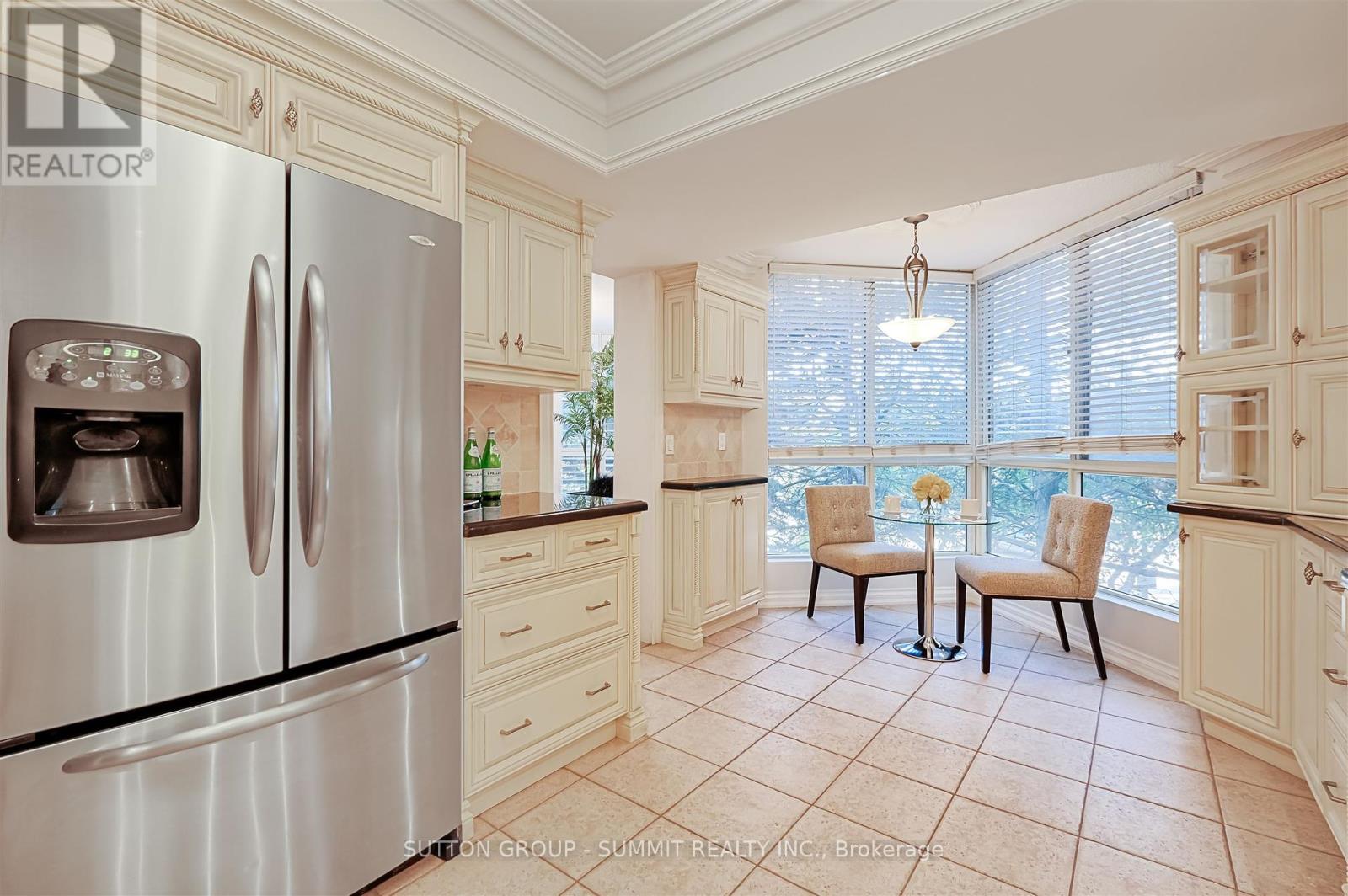 209 - 55 Kingsbridge Garden Circle, Mississauga, Ontario  L5R 1Y1 - Photo 19 - W12308430