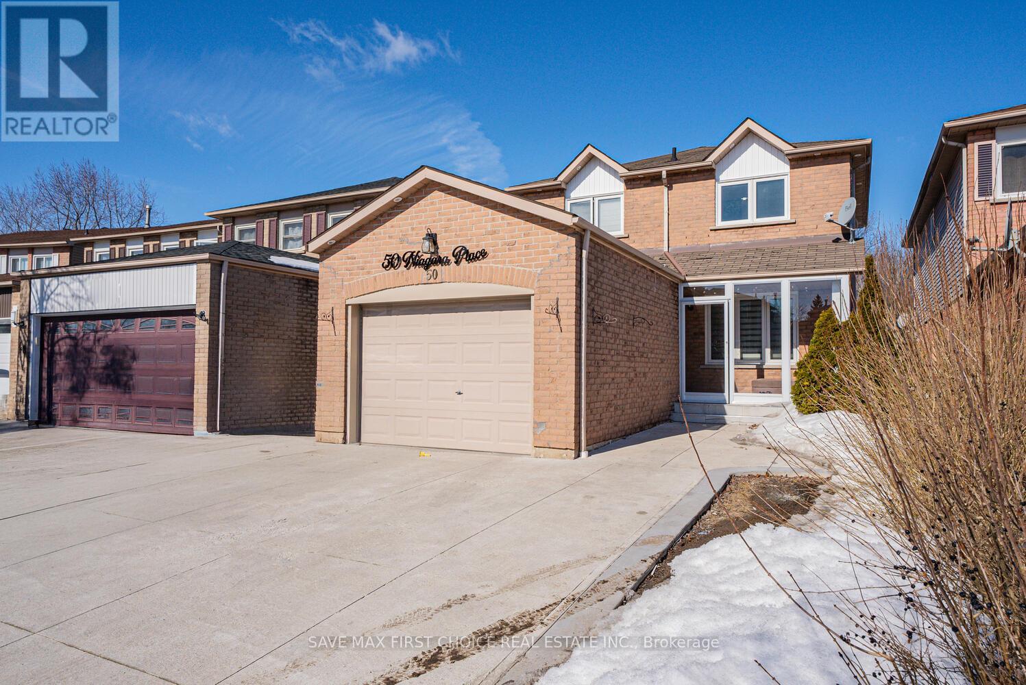 50 Niagara Place, Brampton, Ontario  L6S 4Y9 - Photo 2 - W12308492