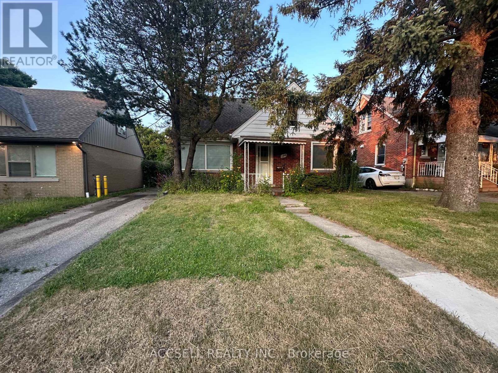 Property at 198 HIGHLAND ROAD E image 1
