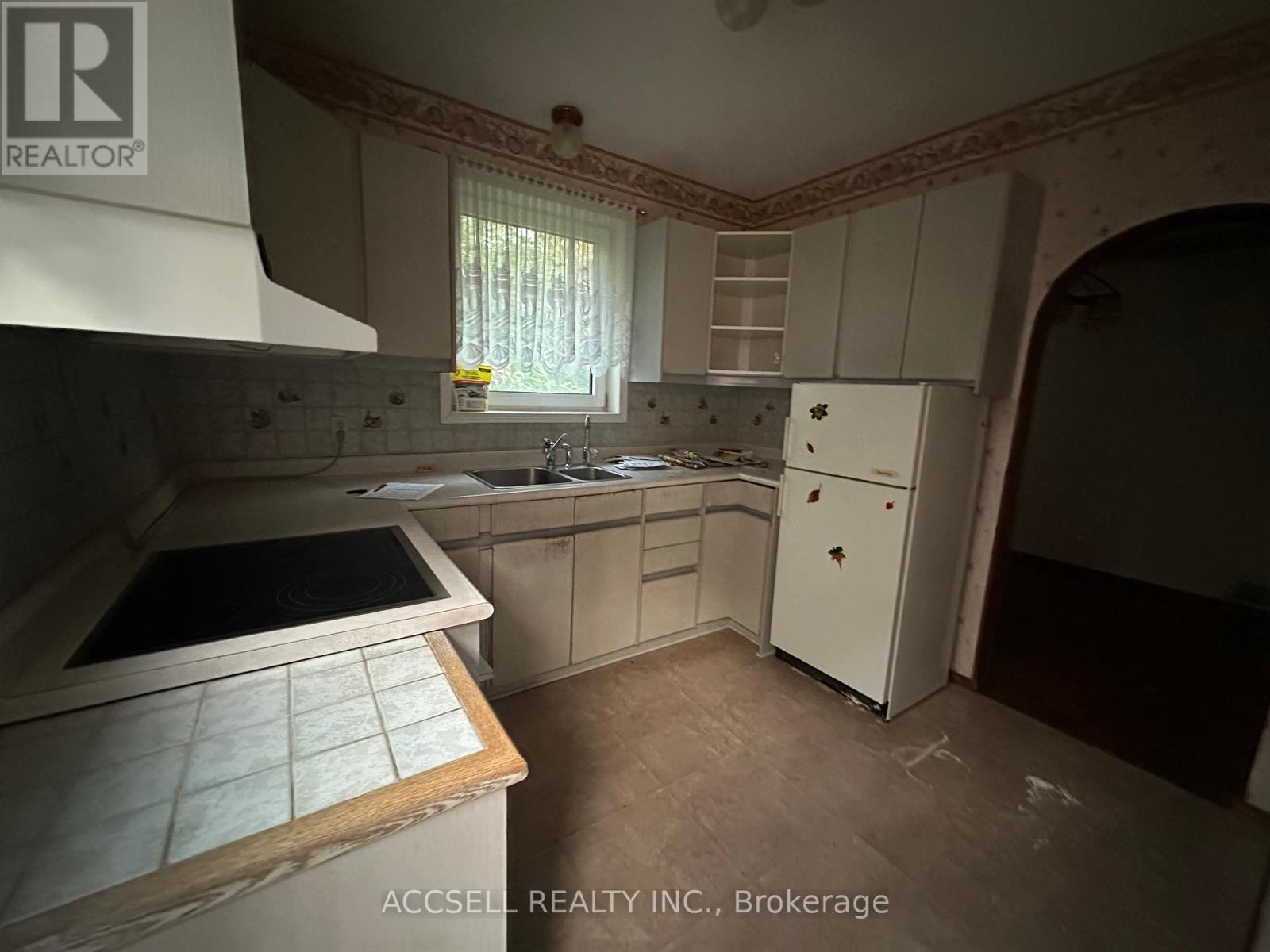 Property at 198 HIGHLAND ROAD E image 5