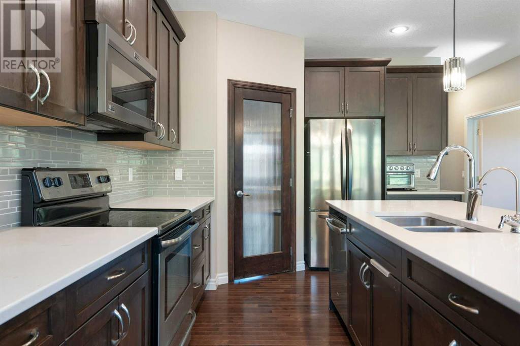 Property at 106 Sherwood Mount NW image 4