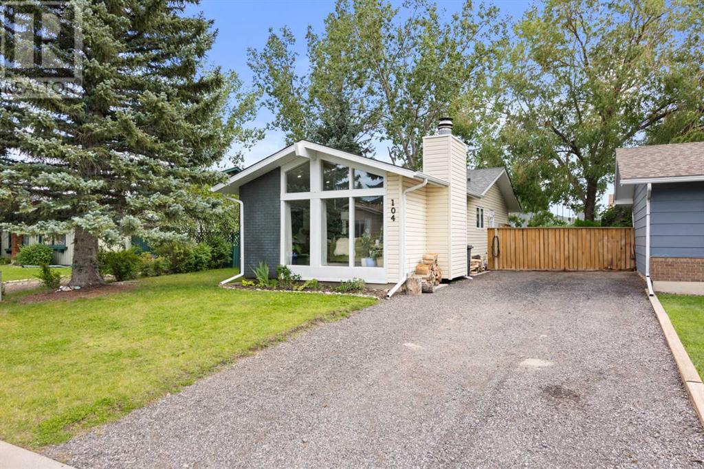 Property at 104 Thorson Crescent image 2