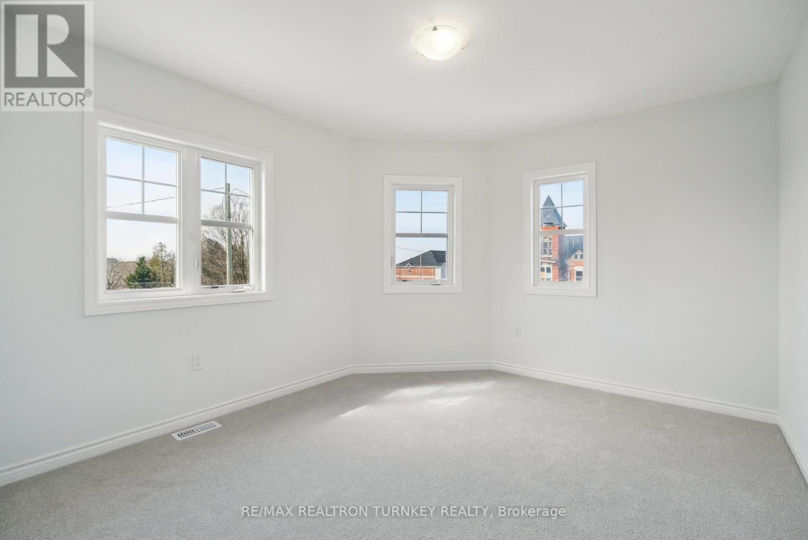 2 Ravenscraig Place, Innisfil, Ontario  L0L 1L0 - Photo 29 - N12308434