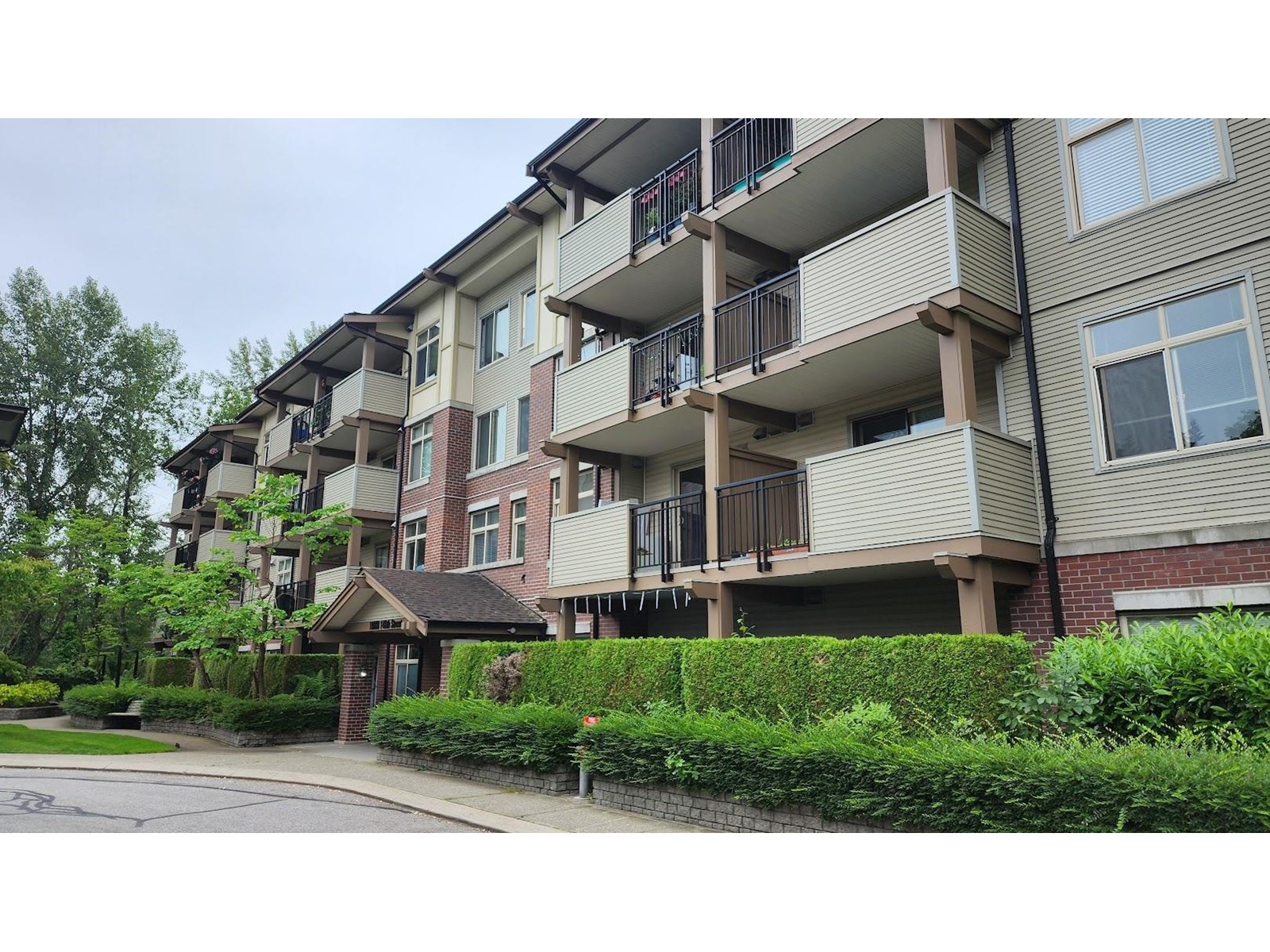 406 10088 148 Street, Surrey, British Columbia  V3R 3M9 - Photo 2 - R3030905