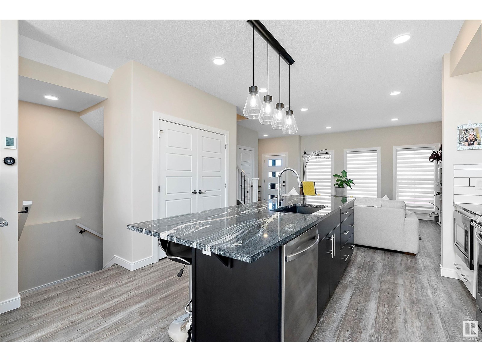 7819 Yorke Rd Nw, Edmonton, Alberta  T5G 2R6 - Photo 9 - E4449785