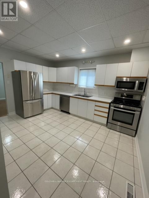 B - 119 Mill Street E, Halton Hills, Ontario  L7G 2C7 - Photo 3 - W12301263