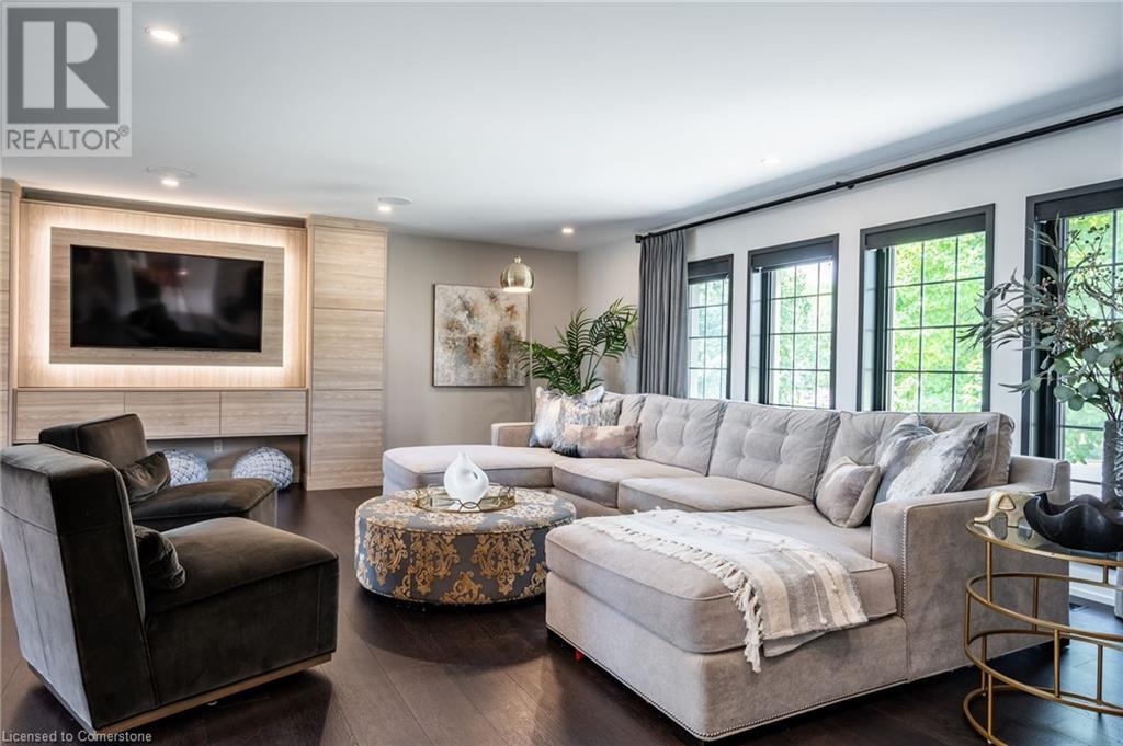 Property at 822 DANFORTH Place image 4