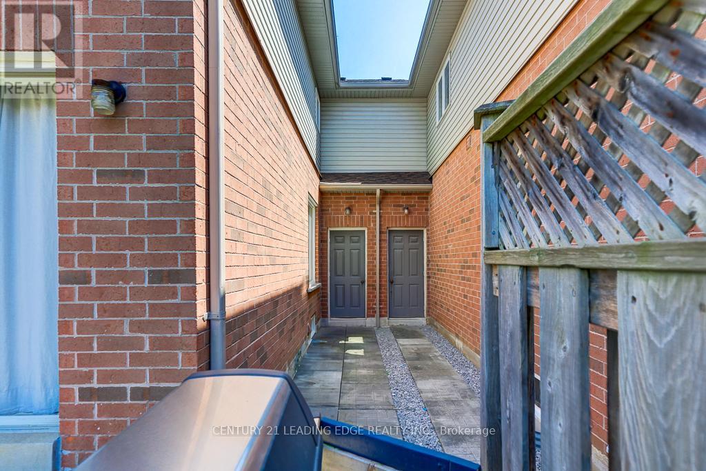 28 Charles Sturdy Road, Markham, Ontario  L6C 3E8 - Photo 9 - N12308558