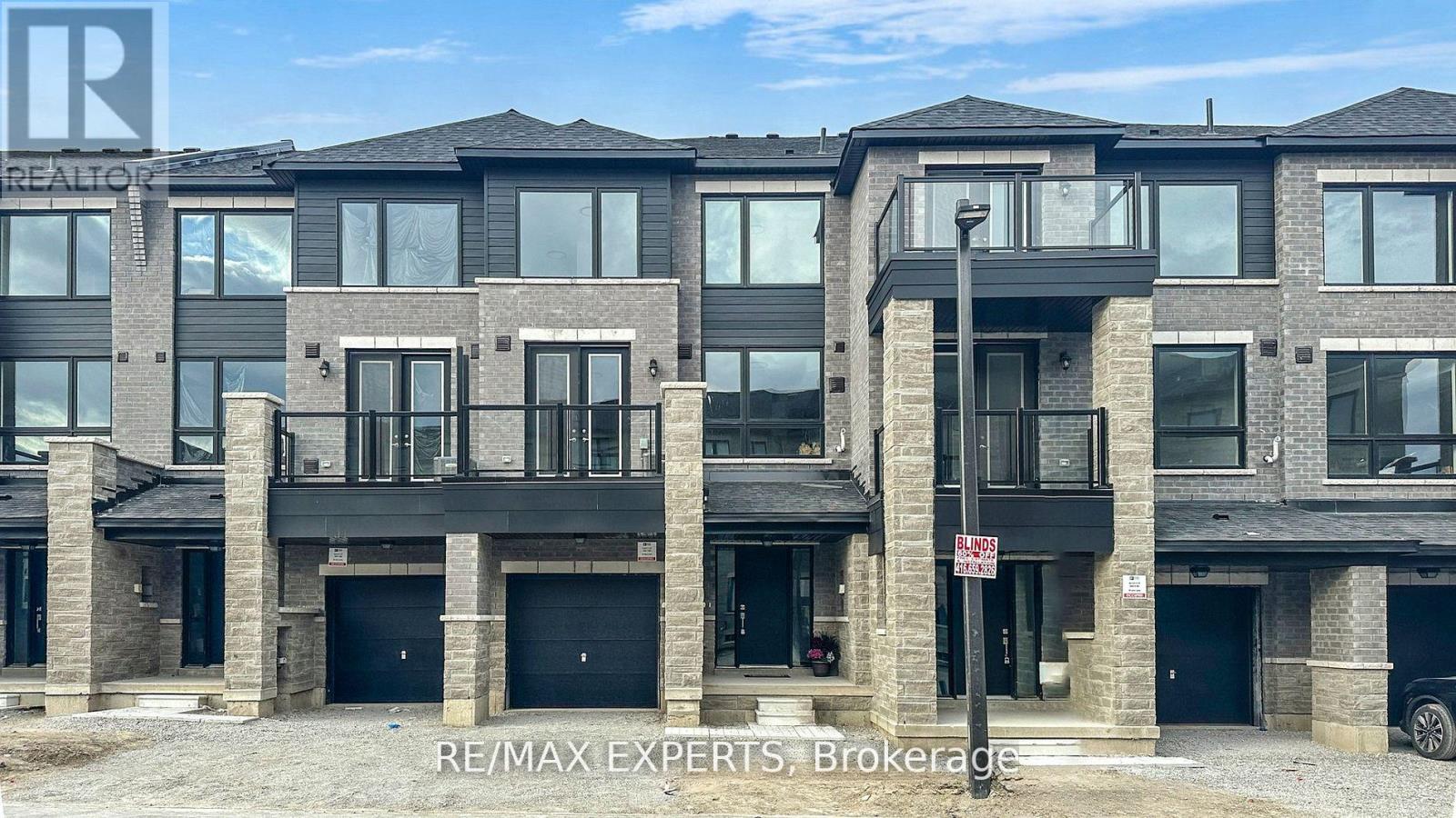 22 Spry Lane, Barrie, Ontario  L9J 0N6 - Photo 4 - S12308578