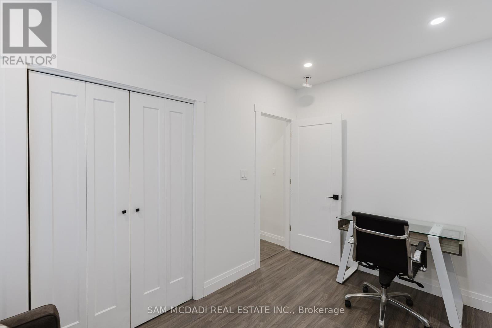 2177 Lakeshore Road, Burlington, Ontario  L7R 1A5 - Photo 13 - W12308574