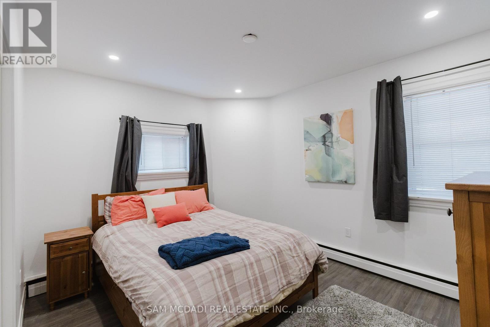 2177 Lakeshore Road, Burlington, Ontario  L7R 1A5 - Photo 14 - W12308574