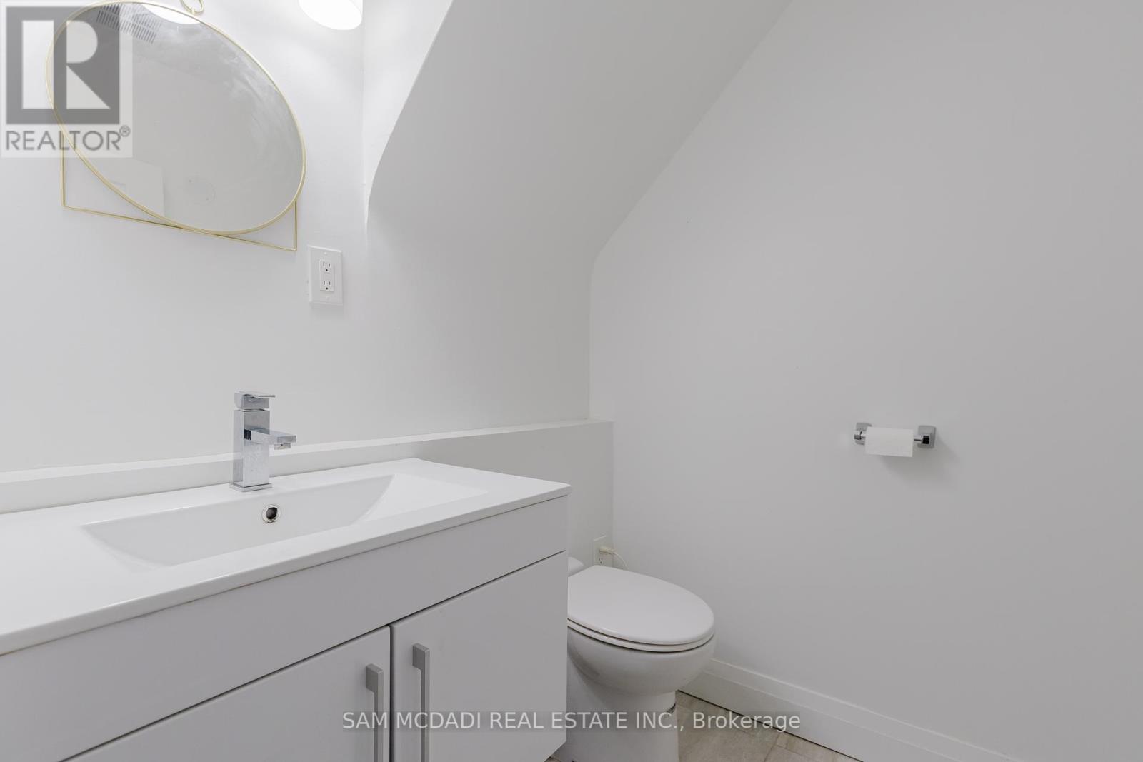 2177 Lakeshore Road, Burlington, Ontario  L7R 1A5 - Photo 15 - W12308574